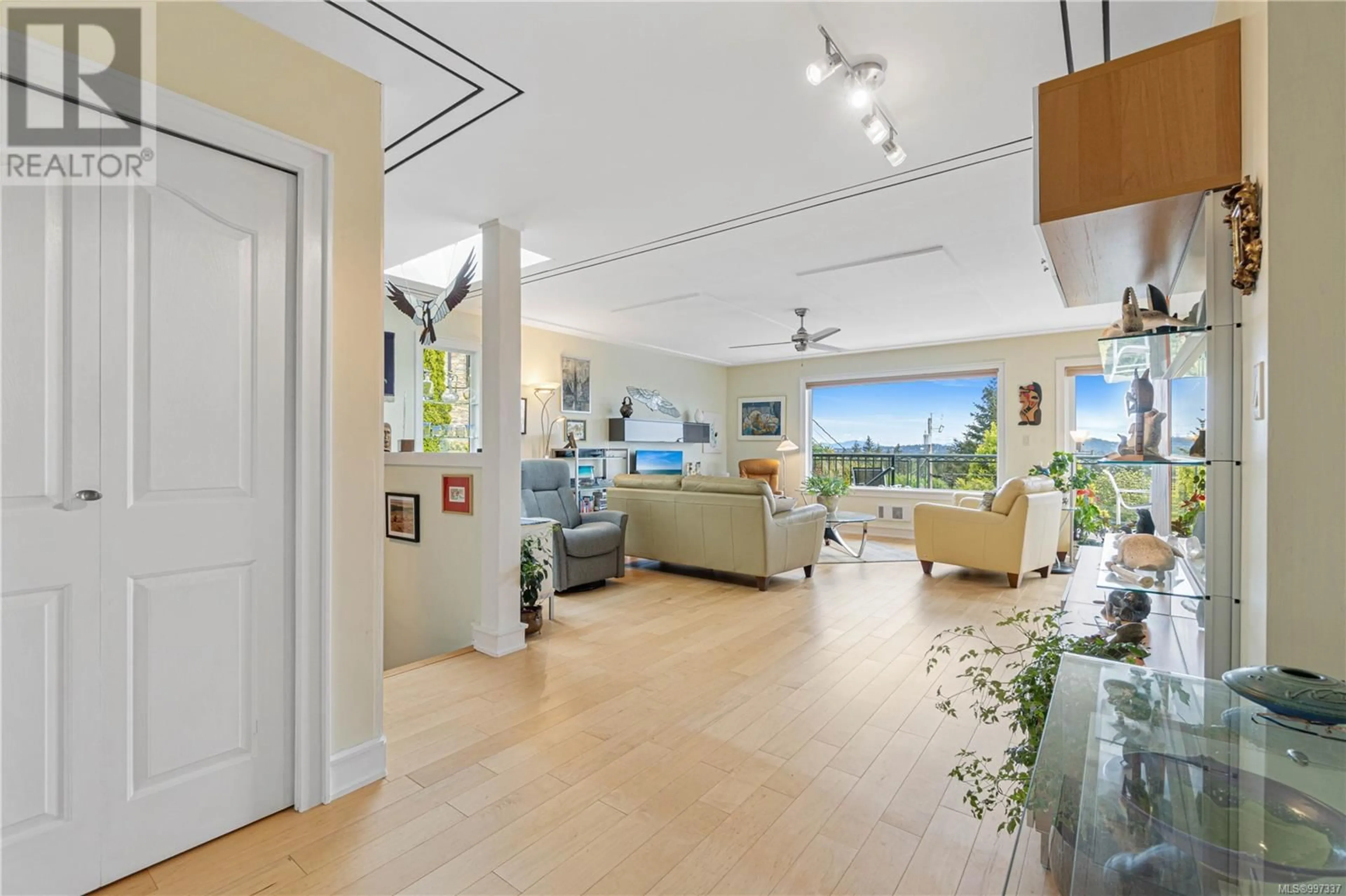 Indoor foyer for 2307 PANORAMA VIEW DRIVE, Nanaimo British Columbia V9R6T1