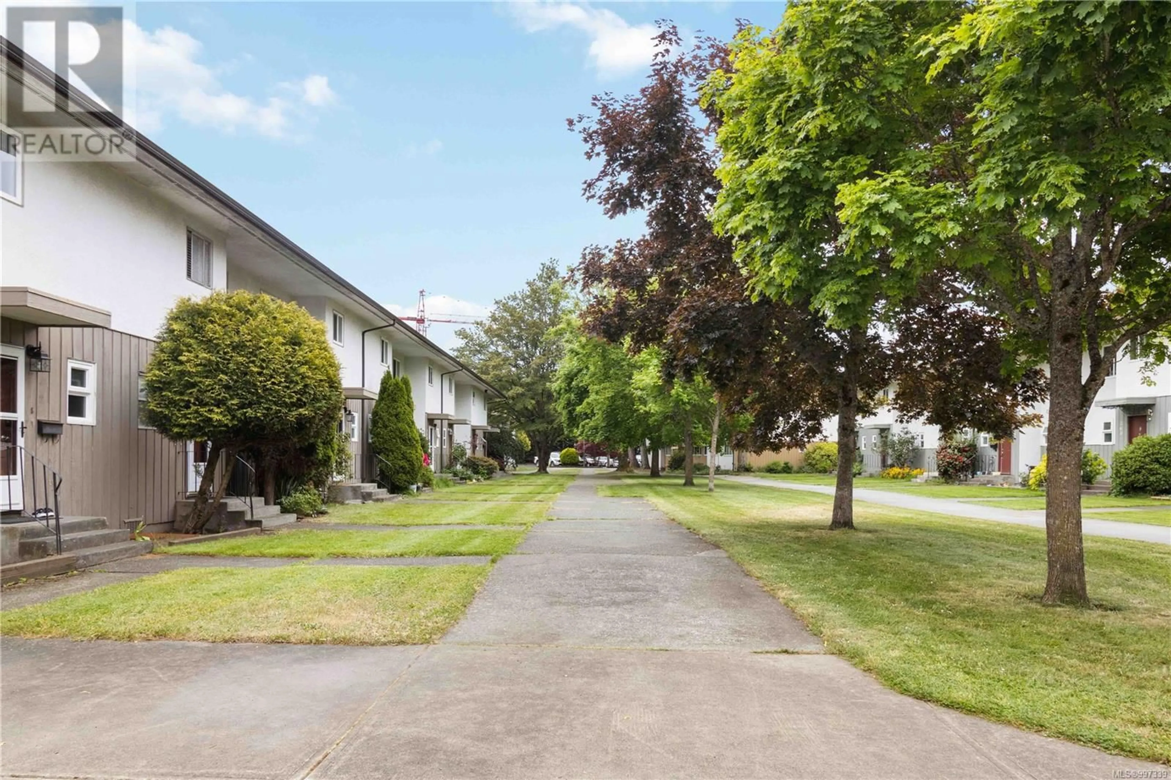 Patio, street for 396 BURNSIDE ROAD WEST, Saanich British Columbia V8Z1M1