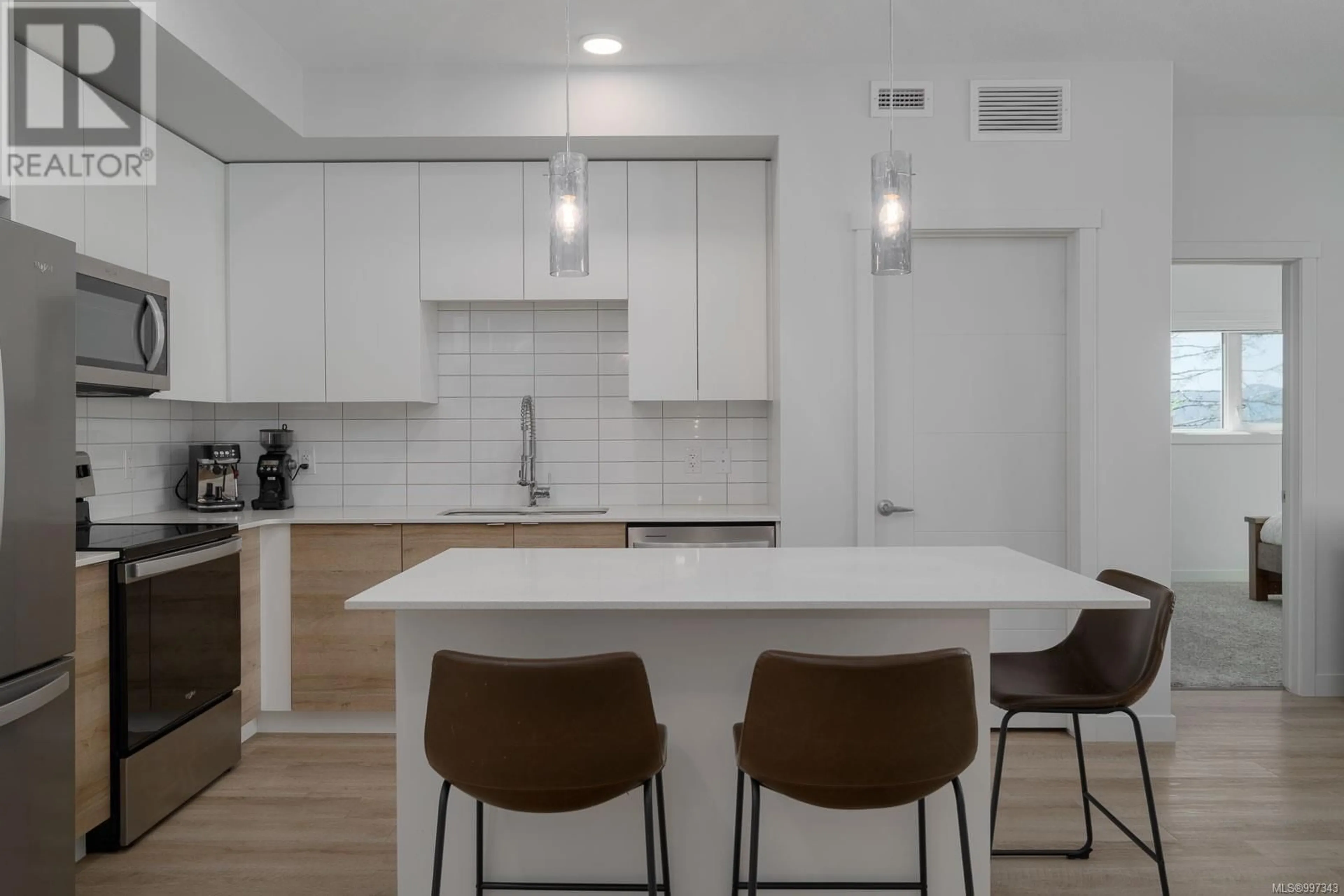 Open concept kitchen, ceramic/tile floor for 402 - 4830 CEDAR RIDGE PLACE, Nanaimo British Columbia V9T0M8