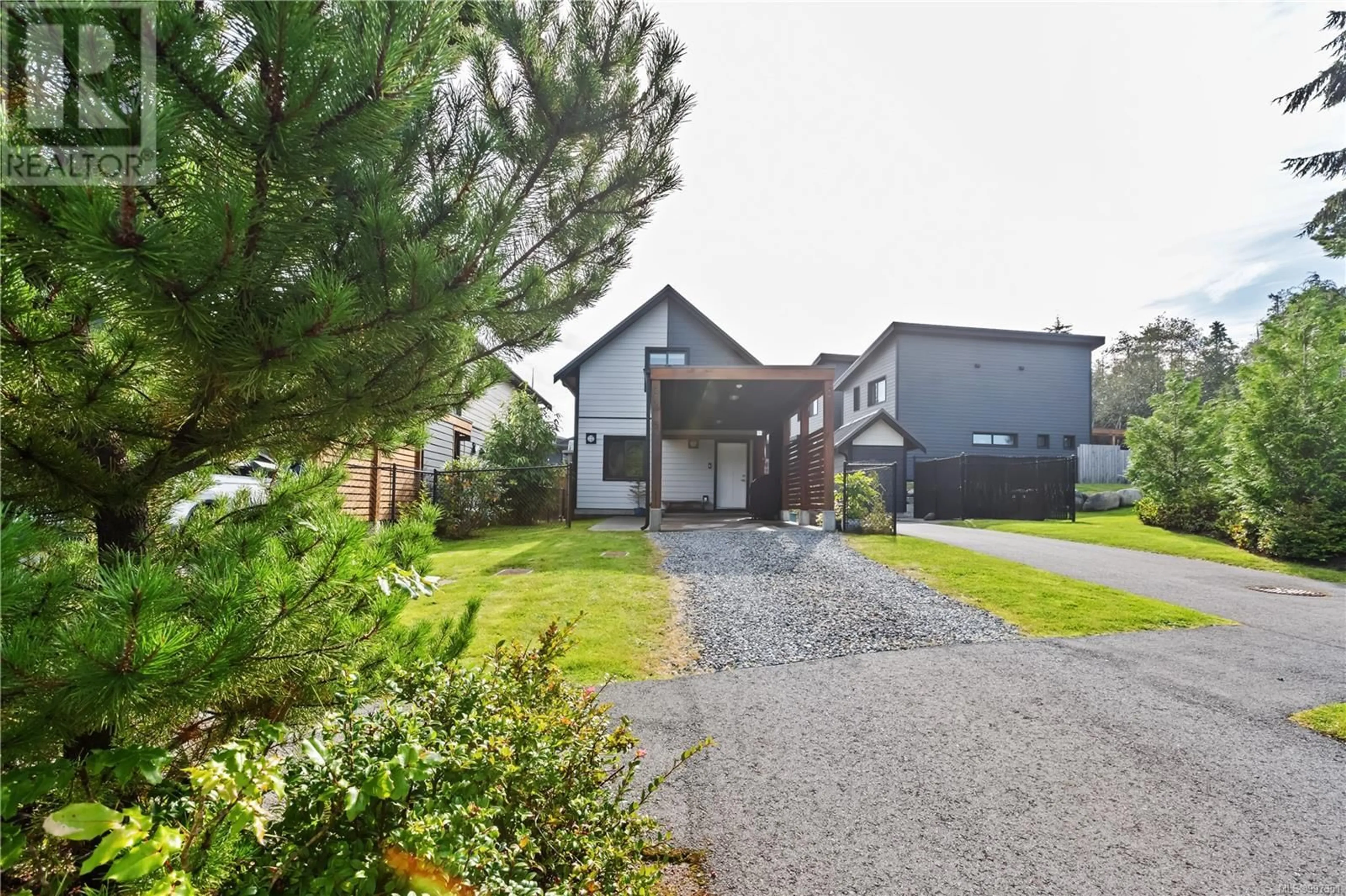 A pic from outside/outdoor area/front of a property/back of a property/a pic from drone, street for 5 - 1782 ST. JACQUES BOULEVARD, Ucluelet British Columbia V0R3A0