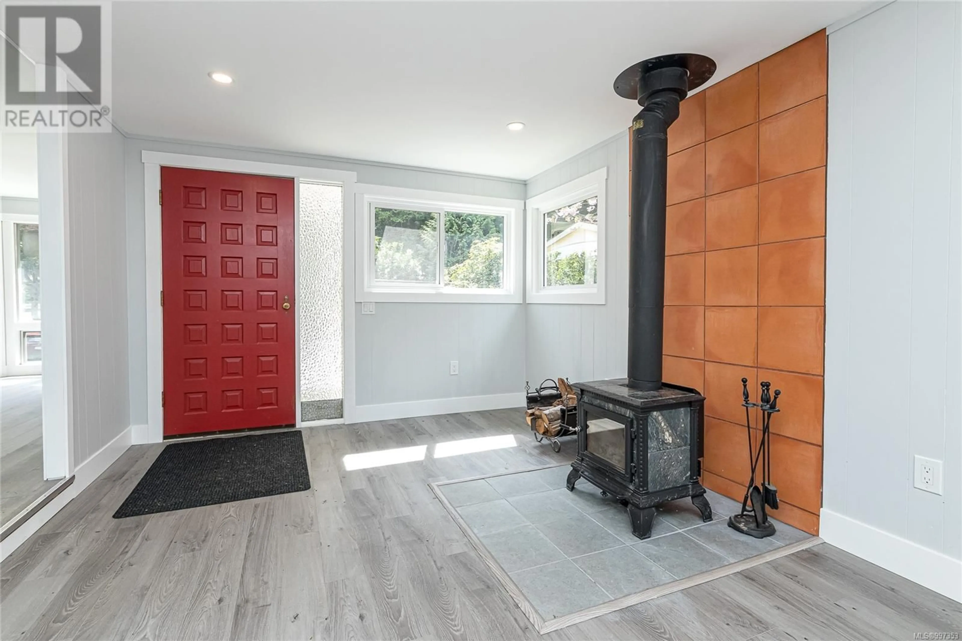Indoor entryway for 99 - 2500 FLORENCE LAKE ROAD, Langford British Columbia V9B4H2