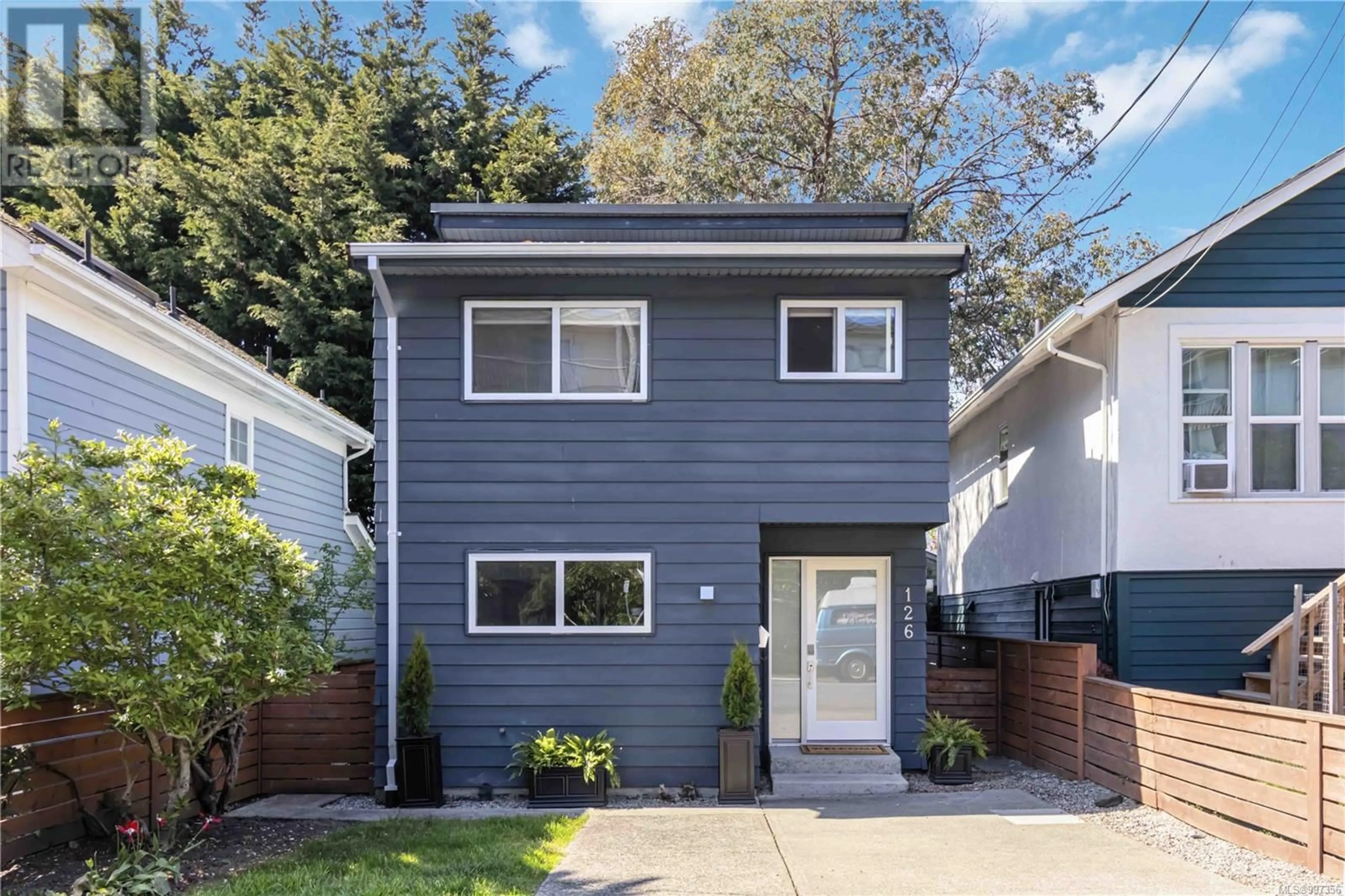 Home with vinyl exterior material, street for 126 RENDALL STREET, Victoria British Columbia V8V2E3