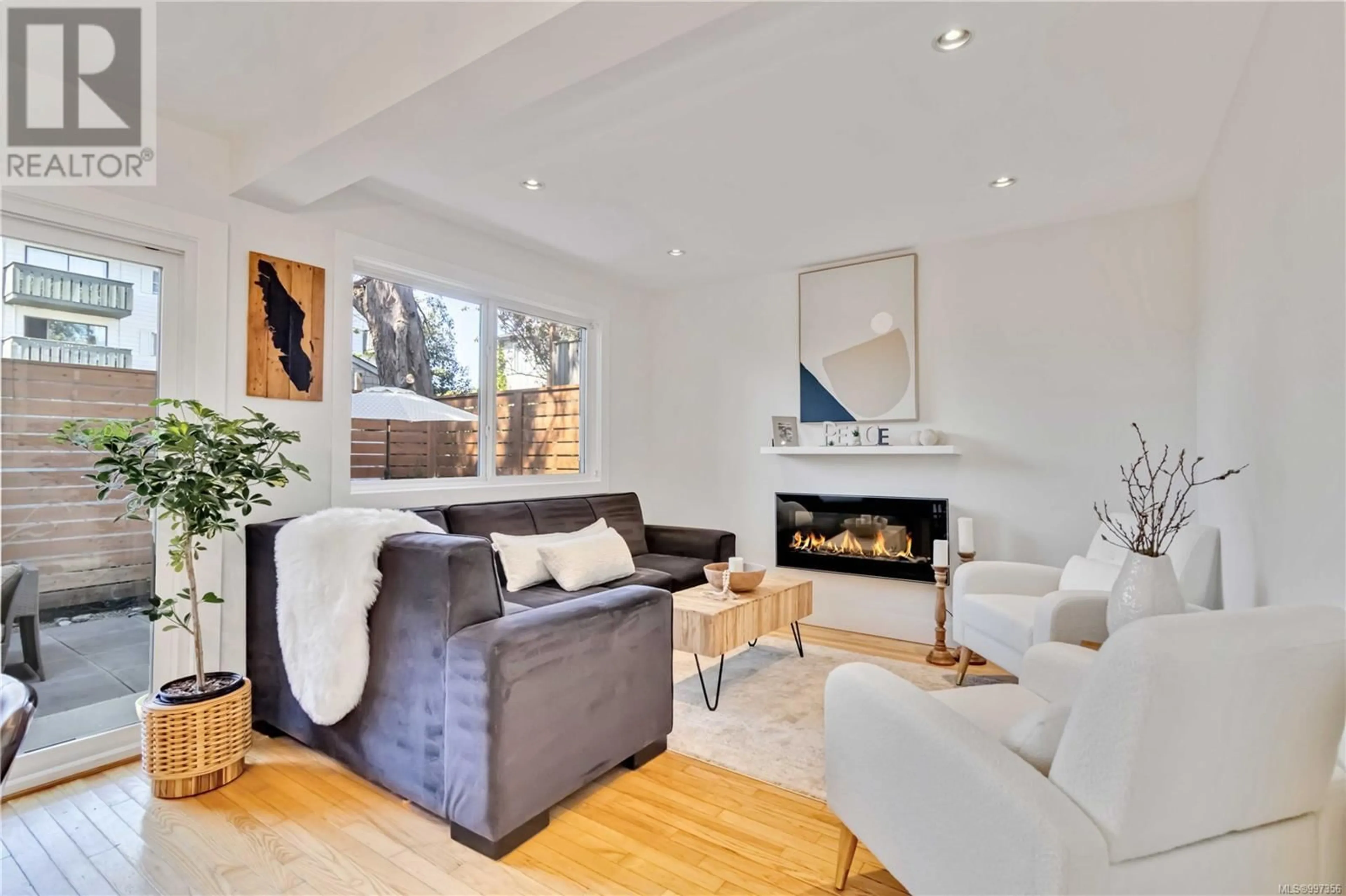 Living room with furniture, wood/laminate floor for 126 RENDALL STREET, Victoria British Columbia V8V2E3