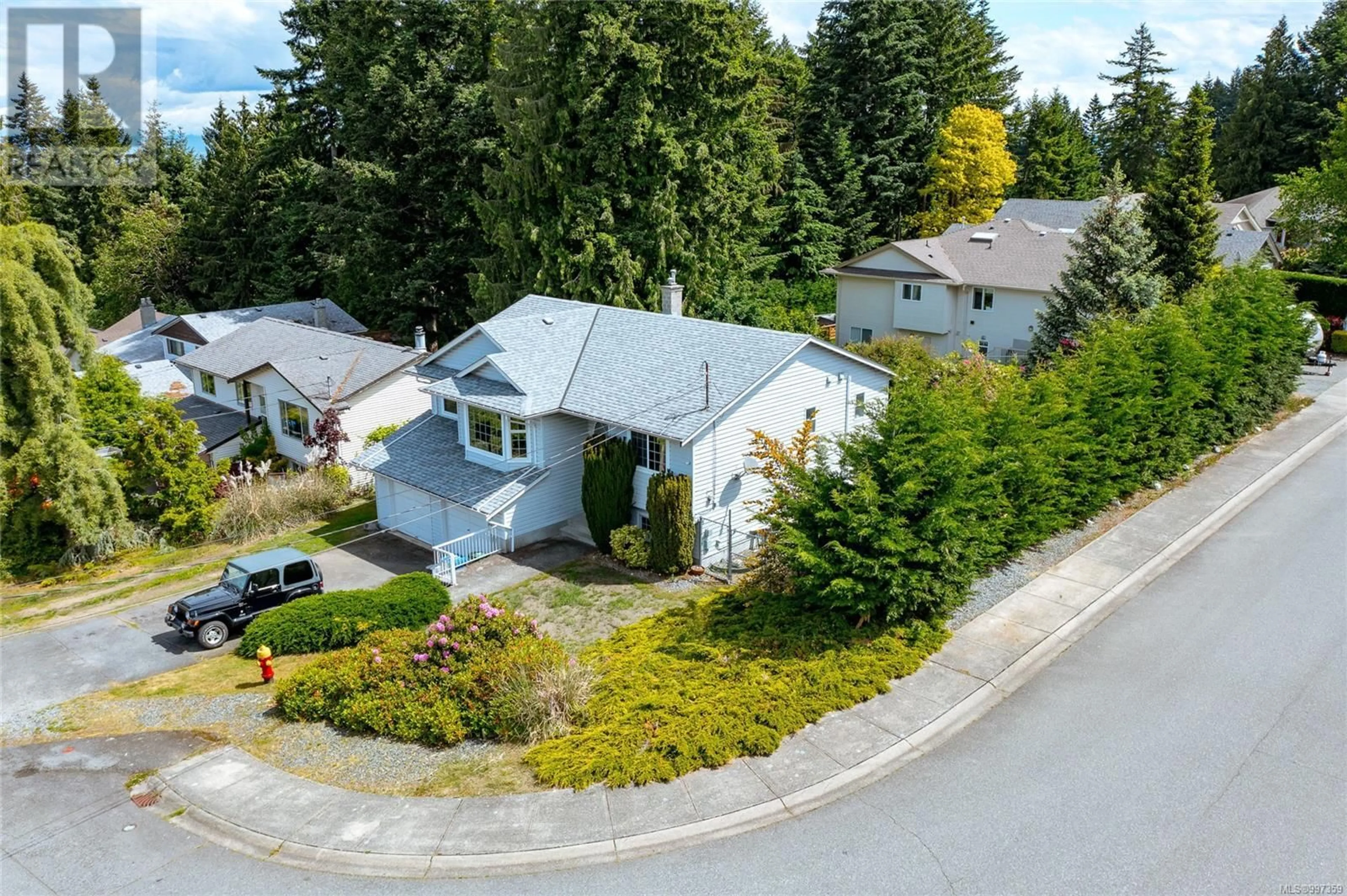 A pic from outside/outdoor area/front of a property/back of a property/a pic from drone, street for 5536 VENTURA DRIVE, Nanaimo British Columbia V9T5M6