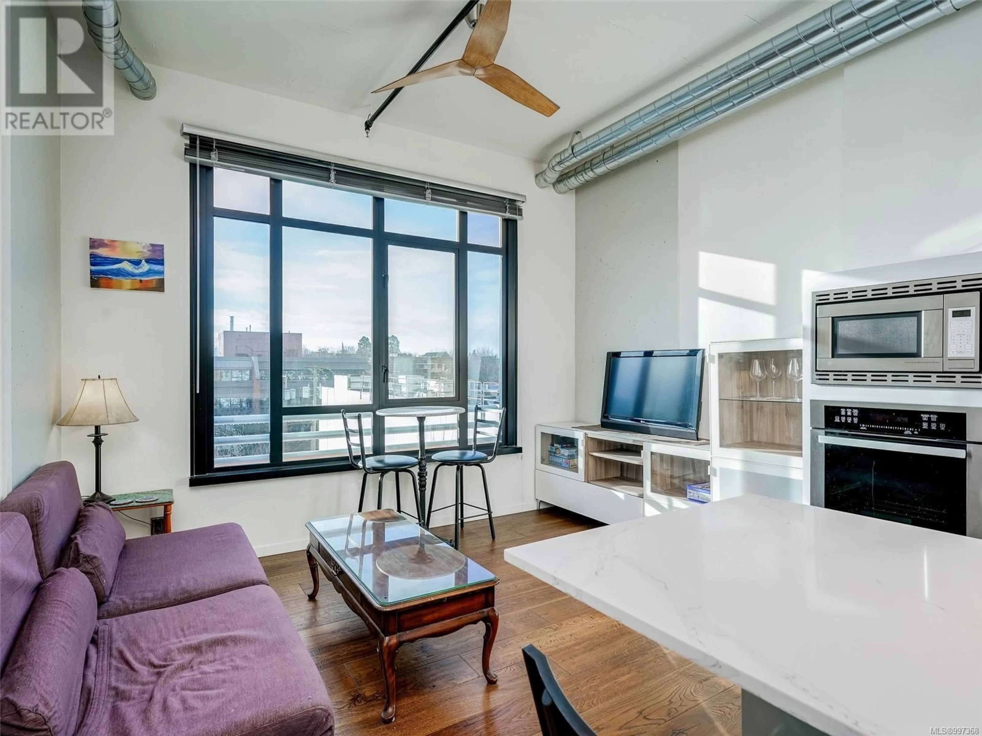 Living room with furniture, unknown for 530 - 1029 VIEW STREET, Victoria British Columbia V8V0C9