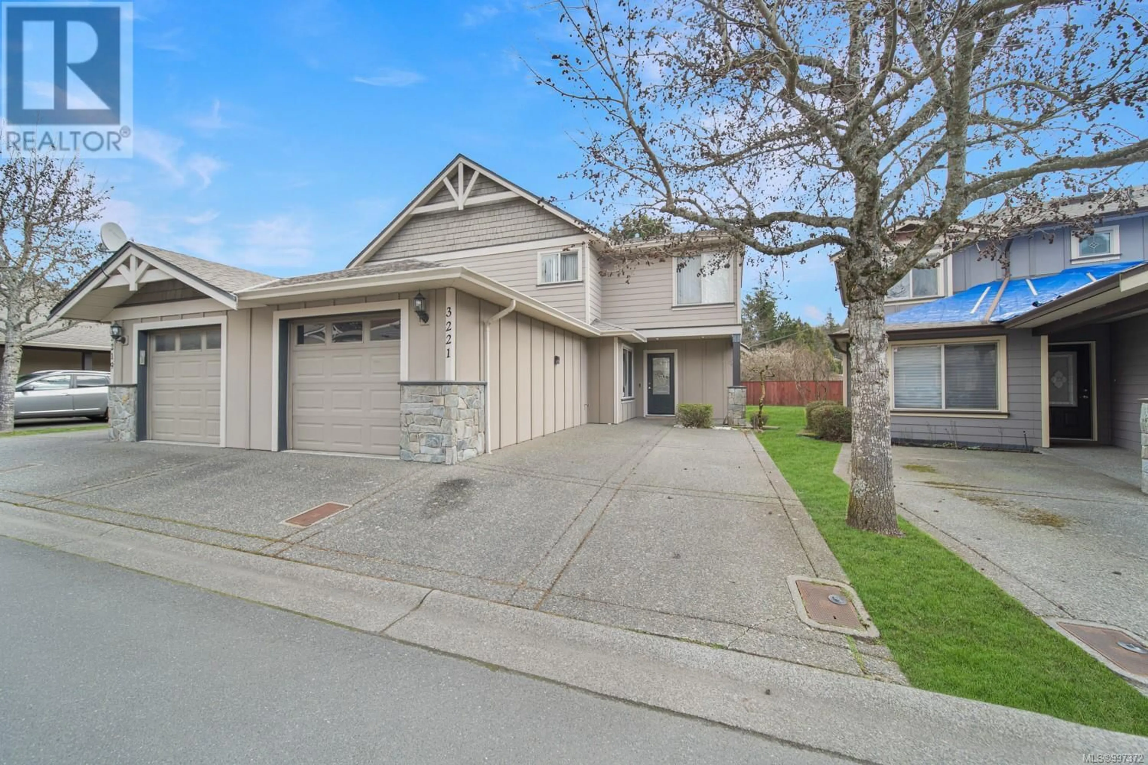 A pic from outside/outdoor area/front of a property/back of a property/a pic from drone, street for 3221 ERNHILL PLACE, Langford British Columbia V9C0C6