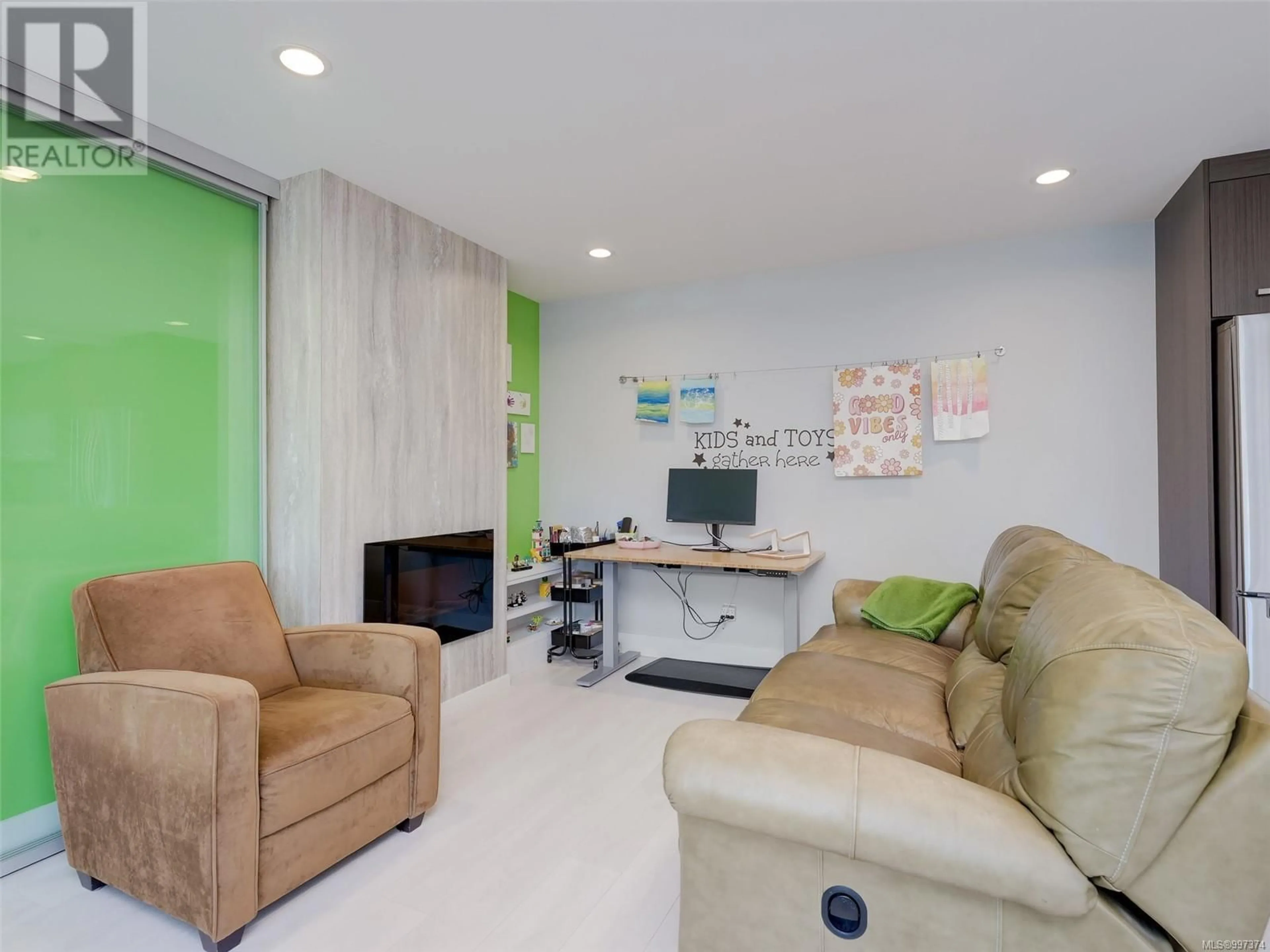 Living room with furniture, unknown for 254 ONTARIO STREET, Victoria British Columbia V8V1N2