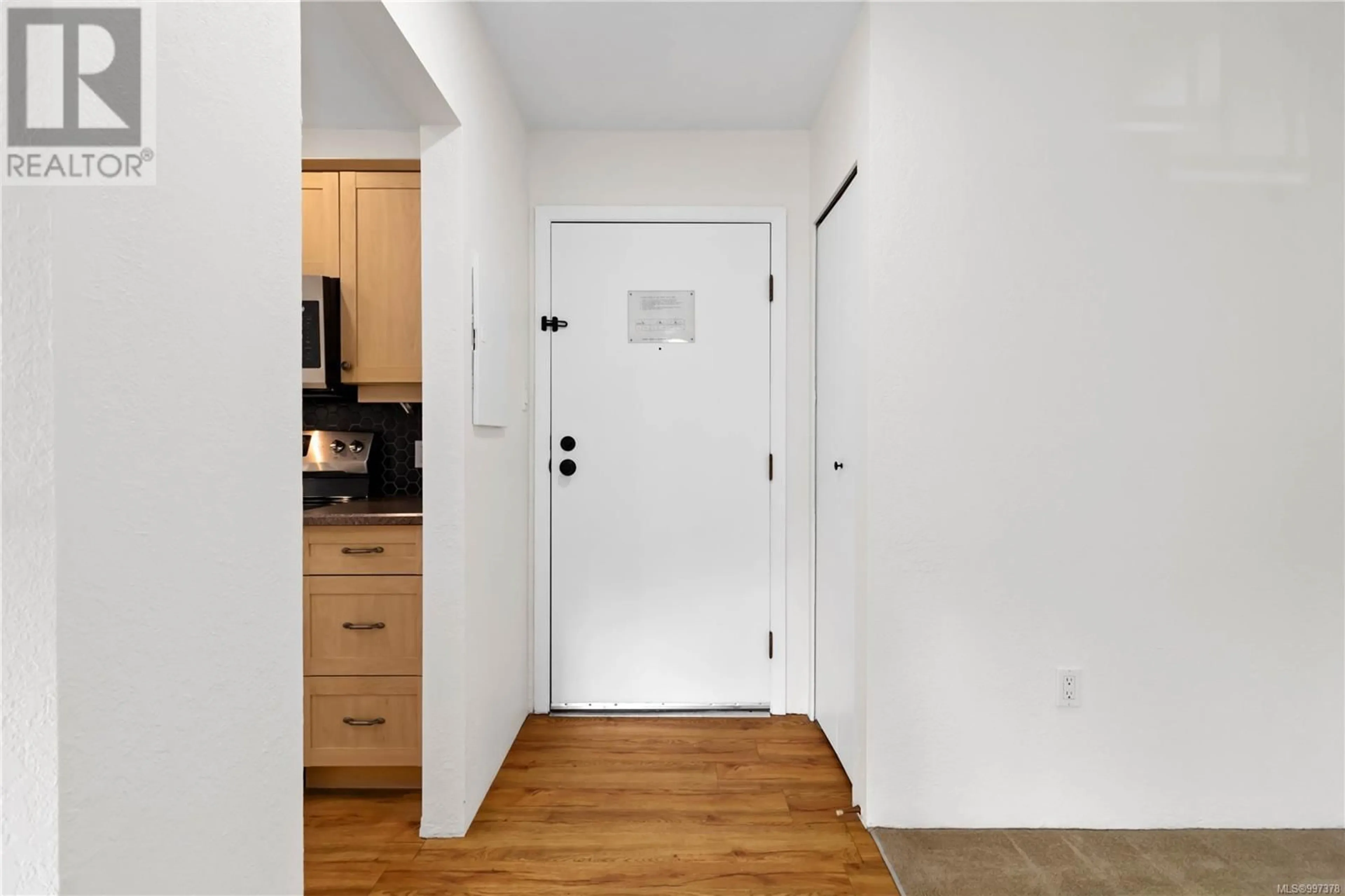 Indoor entryway for 410 - 71 GORGE ROAD WEST, Saanich British Columbia V9A1L9