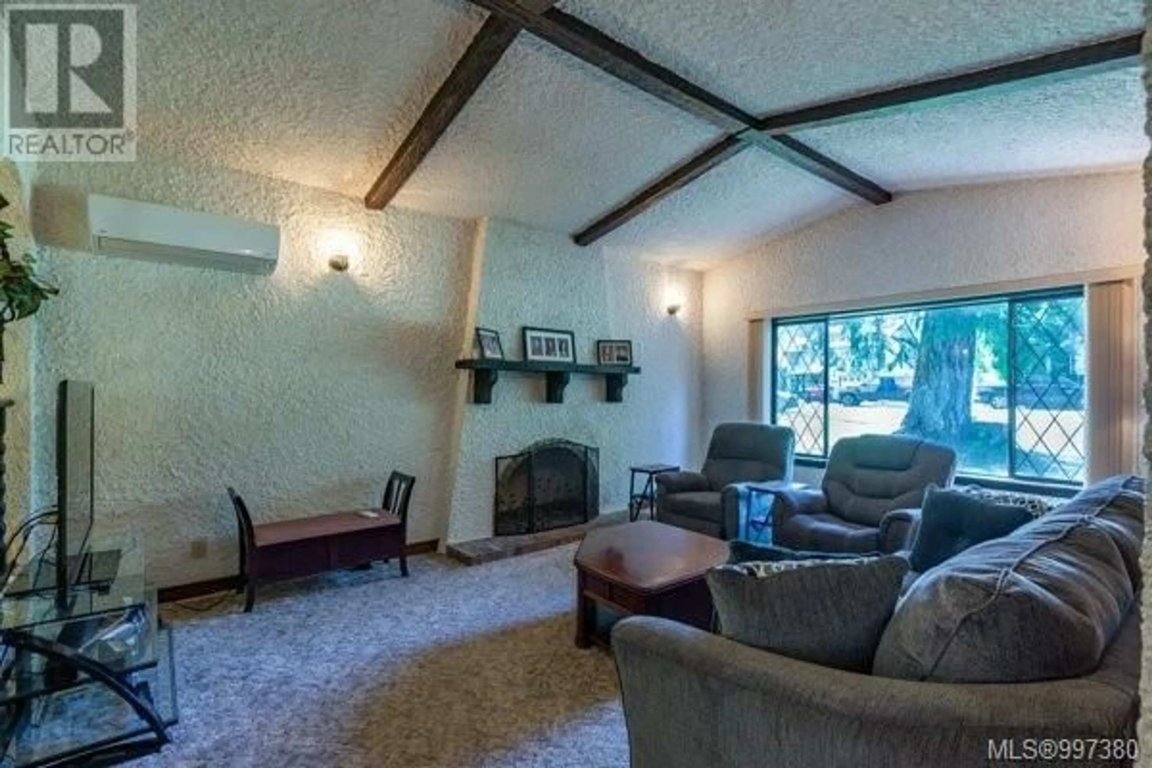 Living room with furniture, unknown for 8834 HENDERSON AVENUE, Black Creek British Columbia V9J1A6