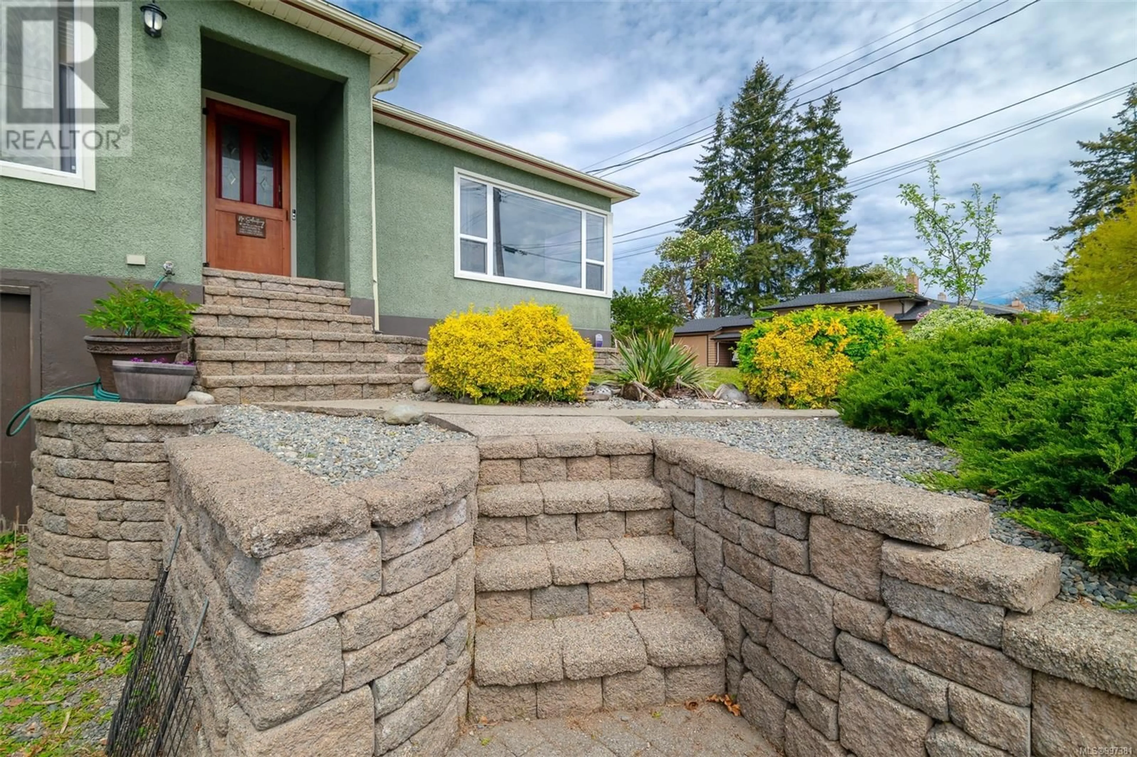 Home with brick exterior material, street for 910 HUNTER STREET, Nanaimo British Columbia V9S1R6