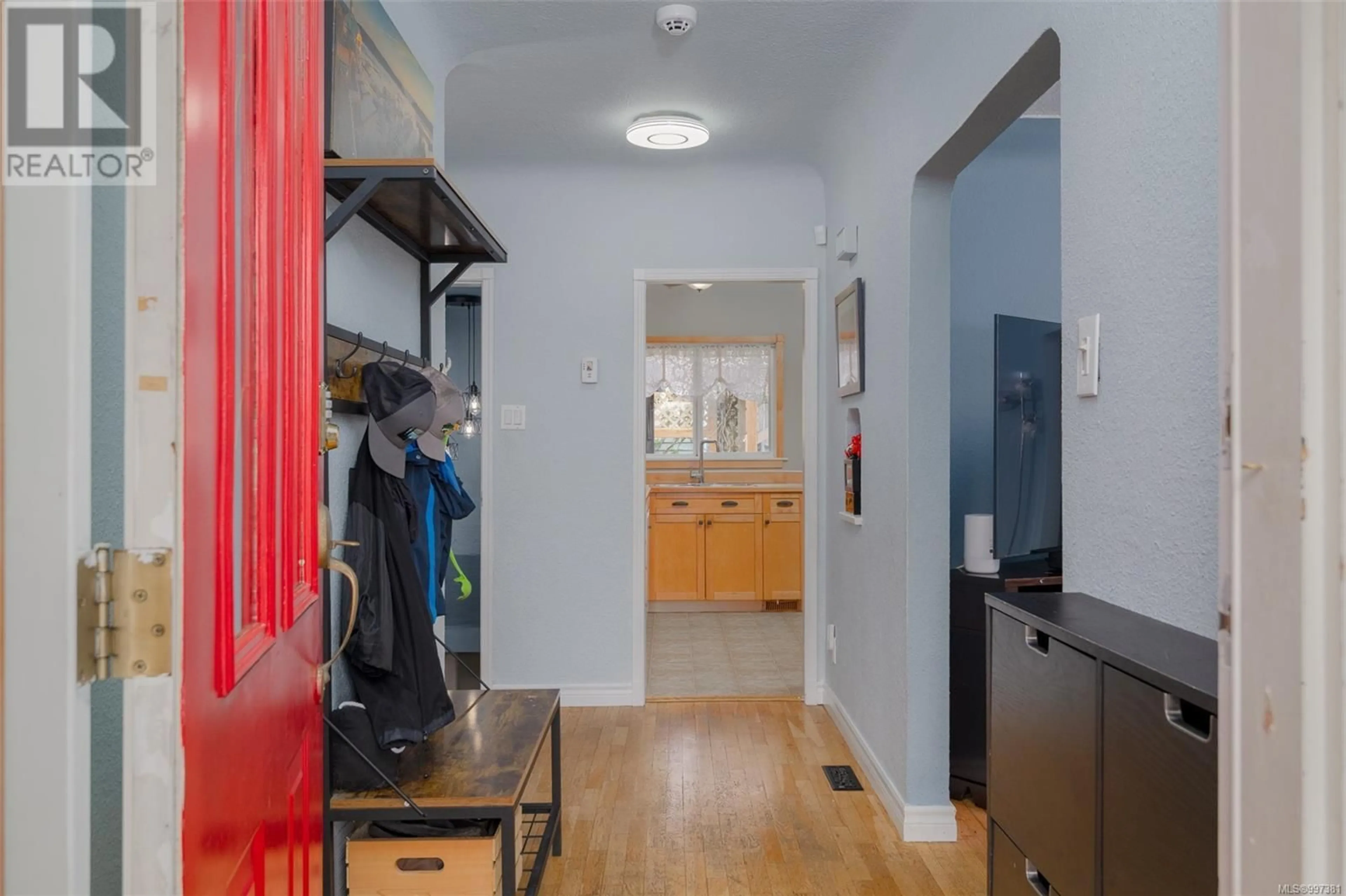 Indoor entryway for 910 HUNTER STREET, Nanaimo British Columbia V9S1R6