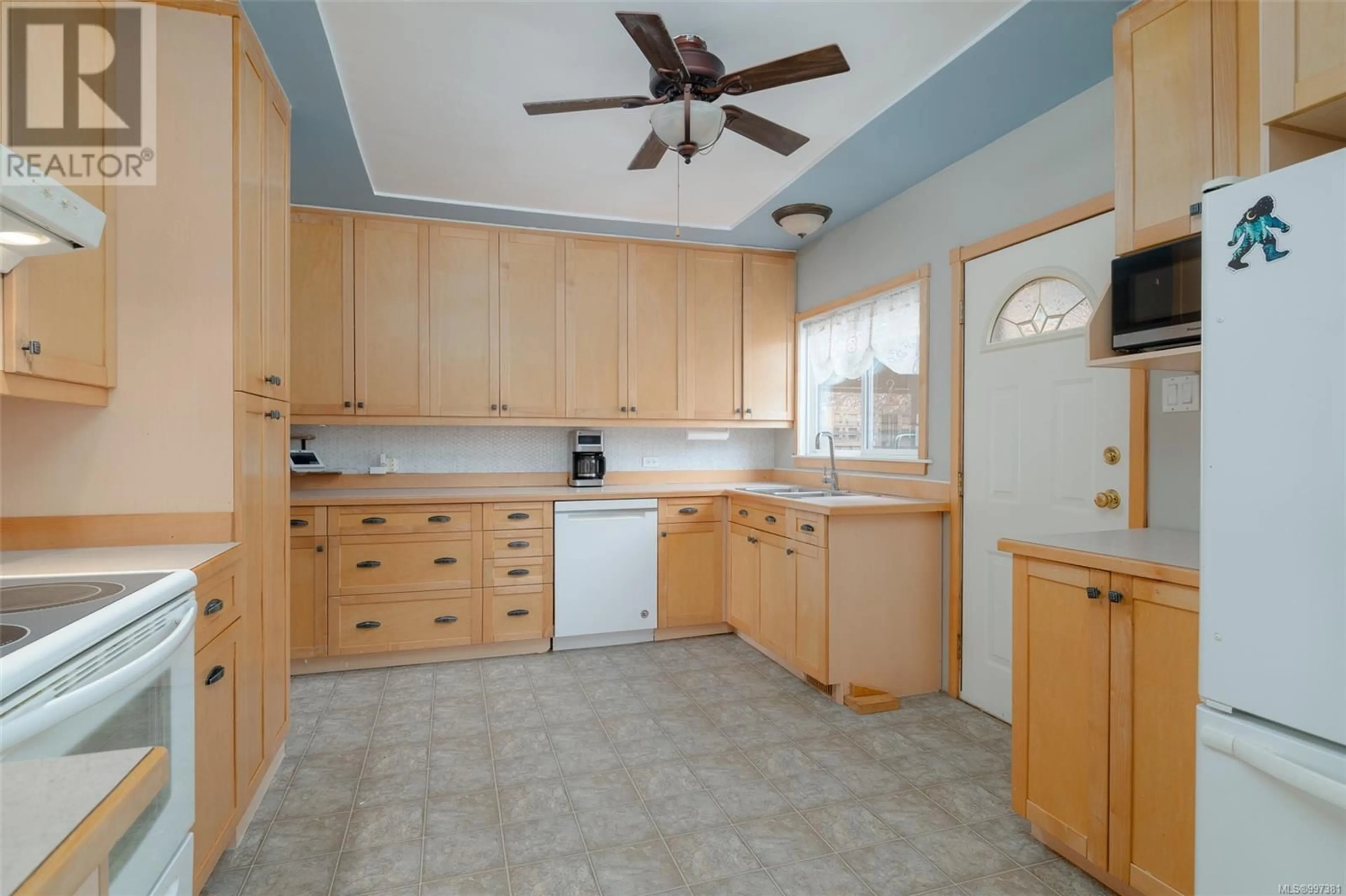 Standard kitchen, unknown for 910 HUNTER STREET, Nanaimo British Columbia V9S1R6
