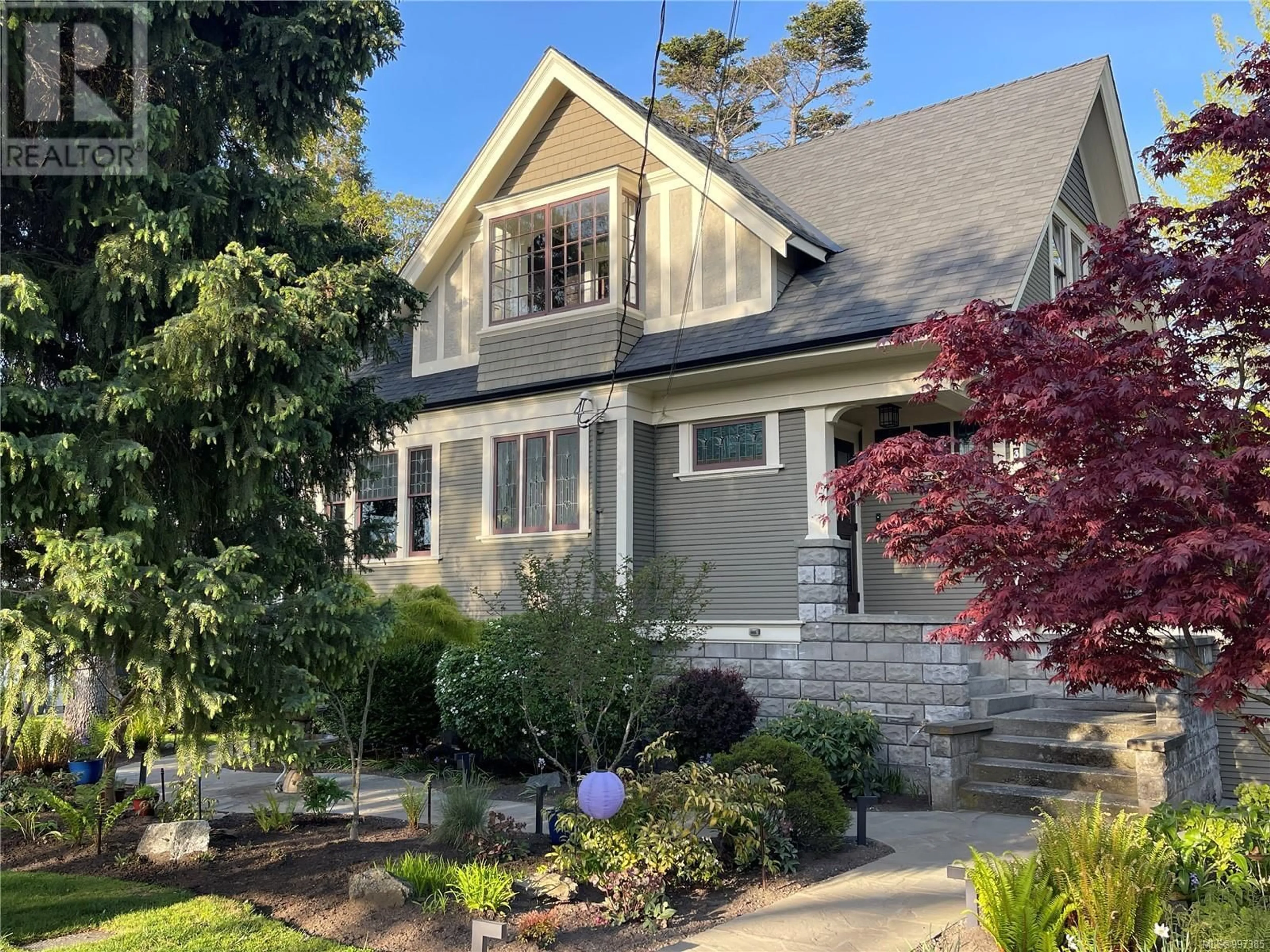 Home with vinyl exterior material, street for 773 ISLAND ROAD, Oak Bay British Columbia V8S2T8