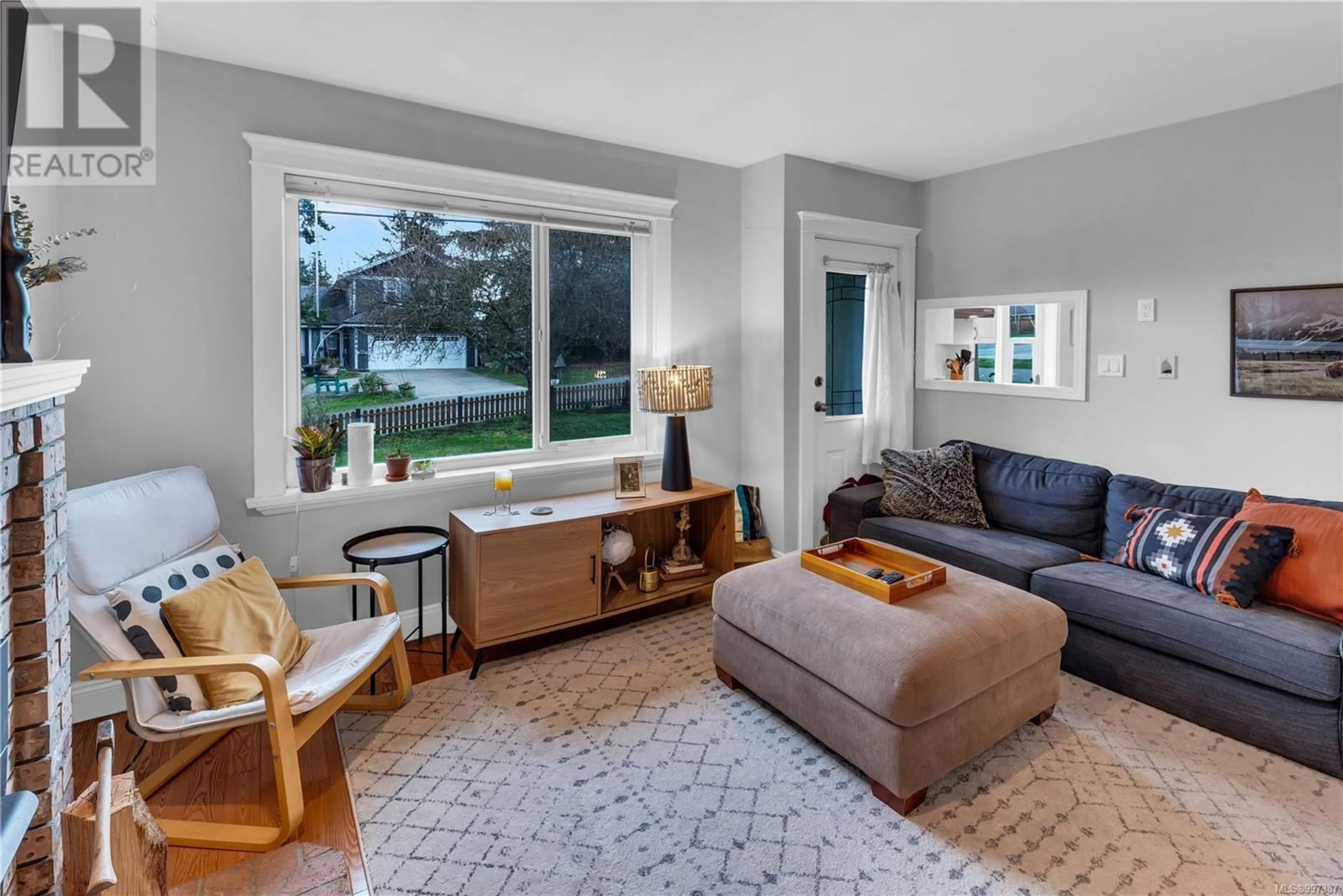 Living room with furniture, unknown for 3016 DYSART ROAD, Saanich British Columbia V9A2K2