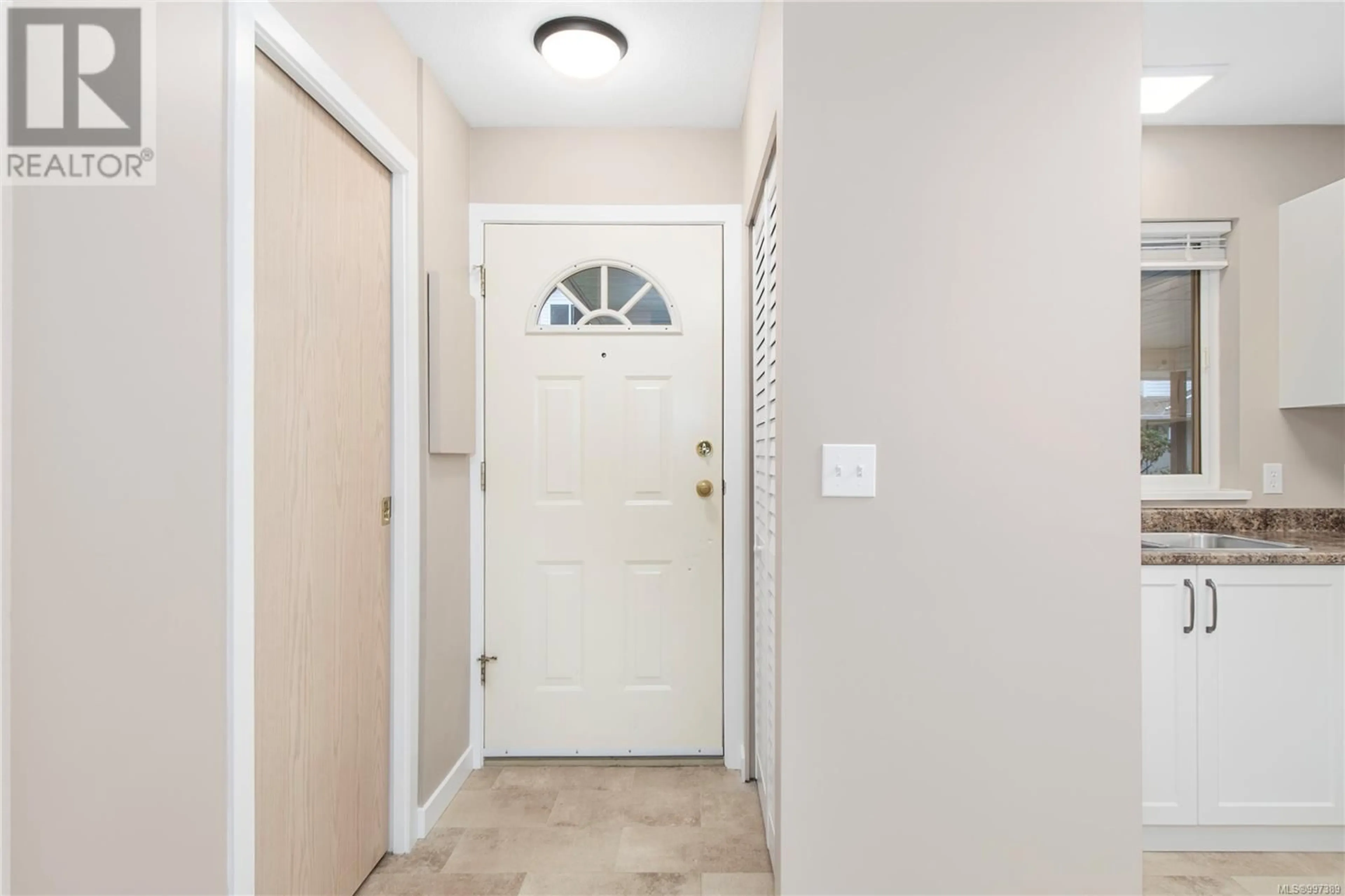 Indoor entryway for 8 - 2625 MUIR ROAD, Courtenay British Columbia V9N8S6