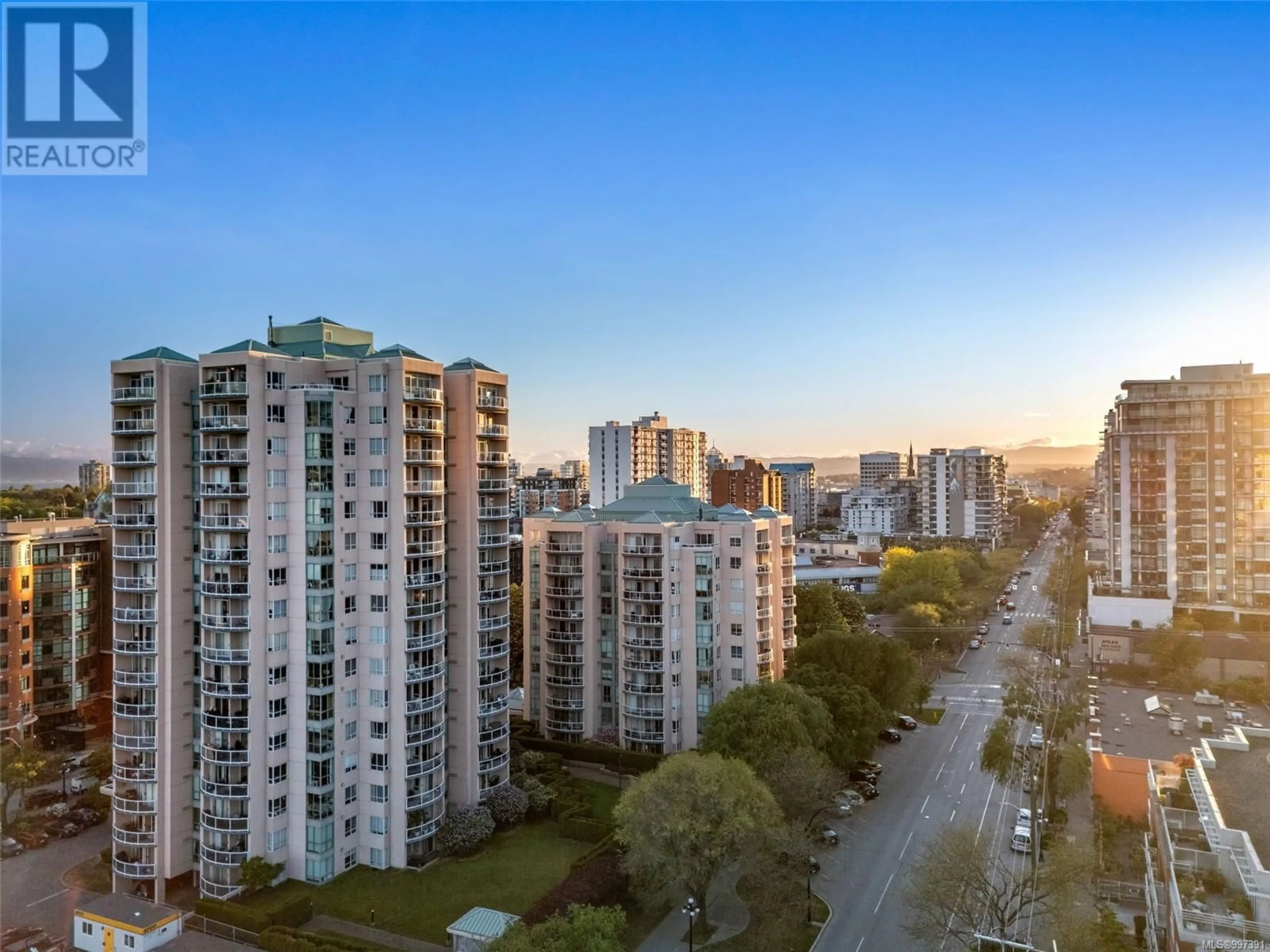 A pic from outside/outdoor area/front of a property/back of a property/a pic from drone, city buildings view from balcony for 1403 - 1020 VIEW STREET, Victoria British Columbia V8V4Y4