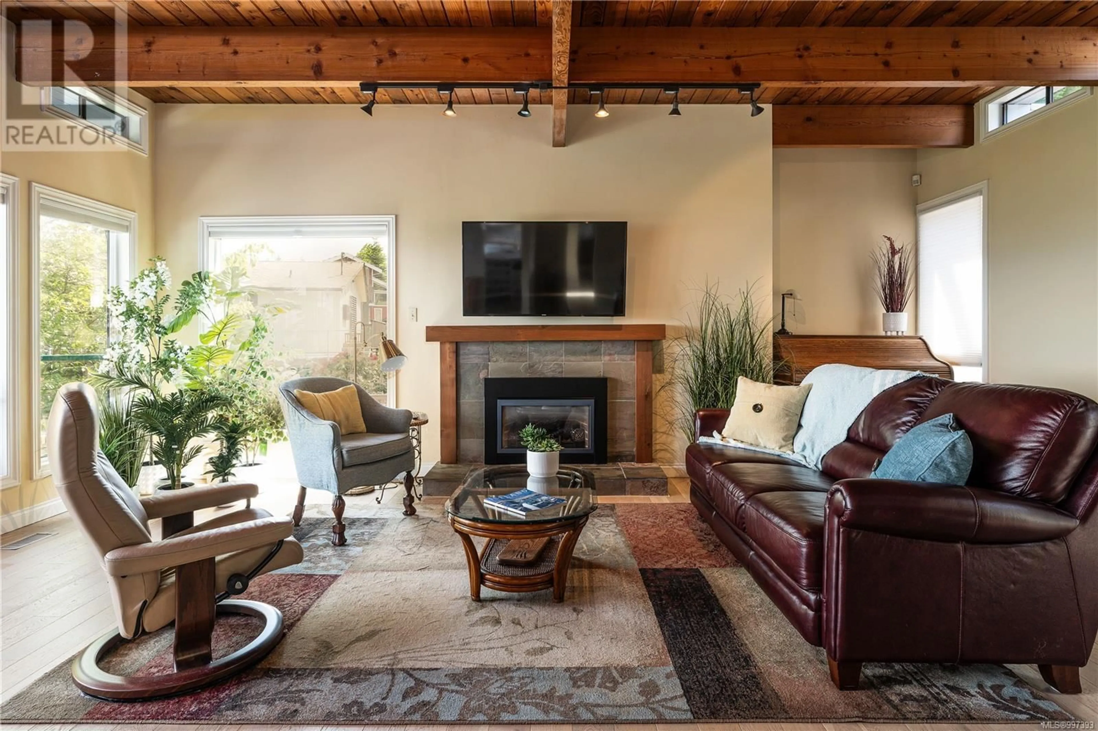 Living room with furniture, unknown for 4824 BLUE JAY TRAIL, Nanaimo British Columbia V9T5C9