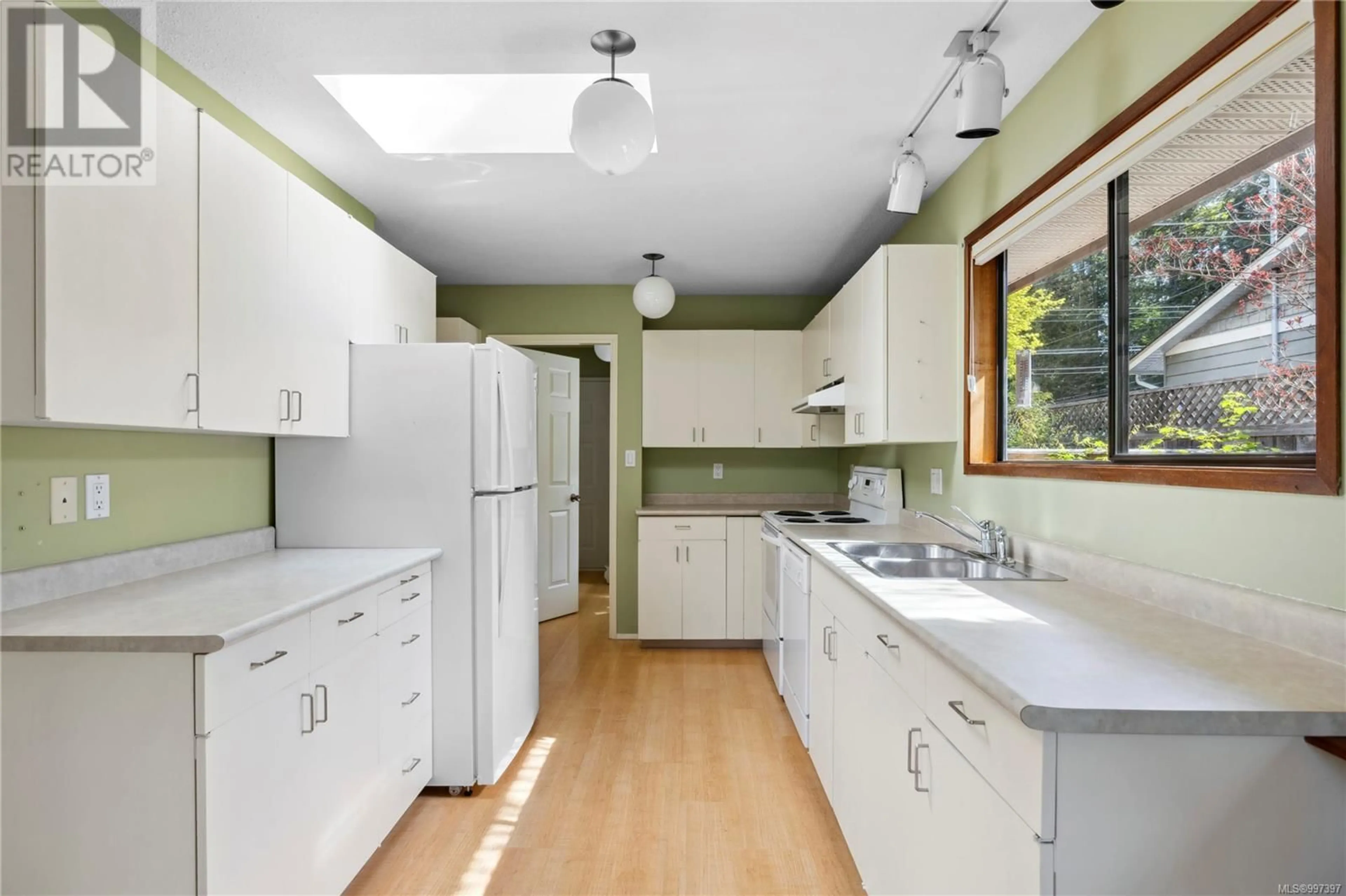 Standard kitchen, ceramic/tile floor for 496 CRESCENT ROAD WEST, Qualicum Beach British Columbia V9K1J4