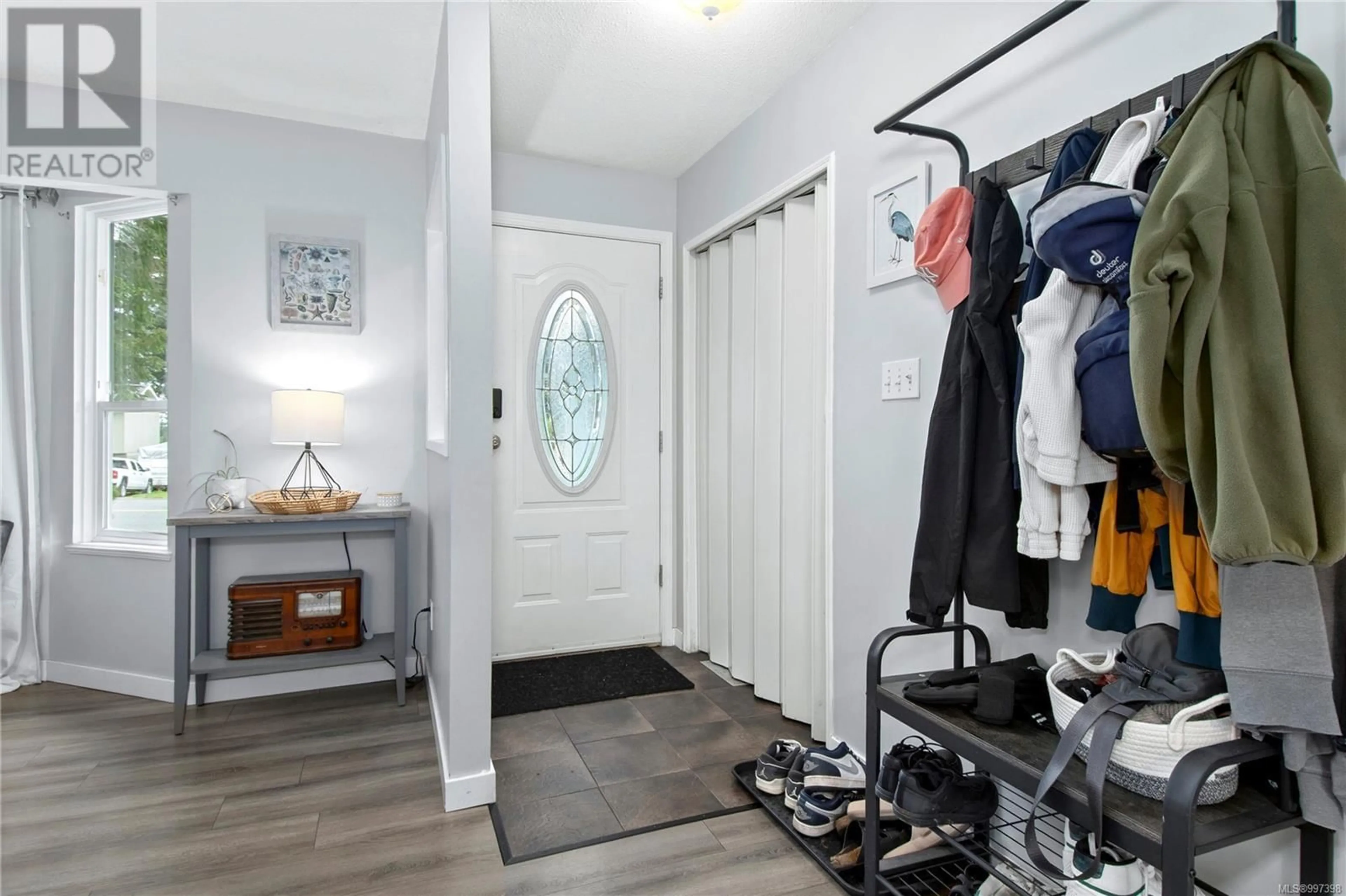 Indoor entryway for 664 ROBRON ROAD, Campbell River British Columbia V9W5Z2