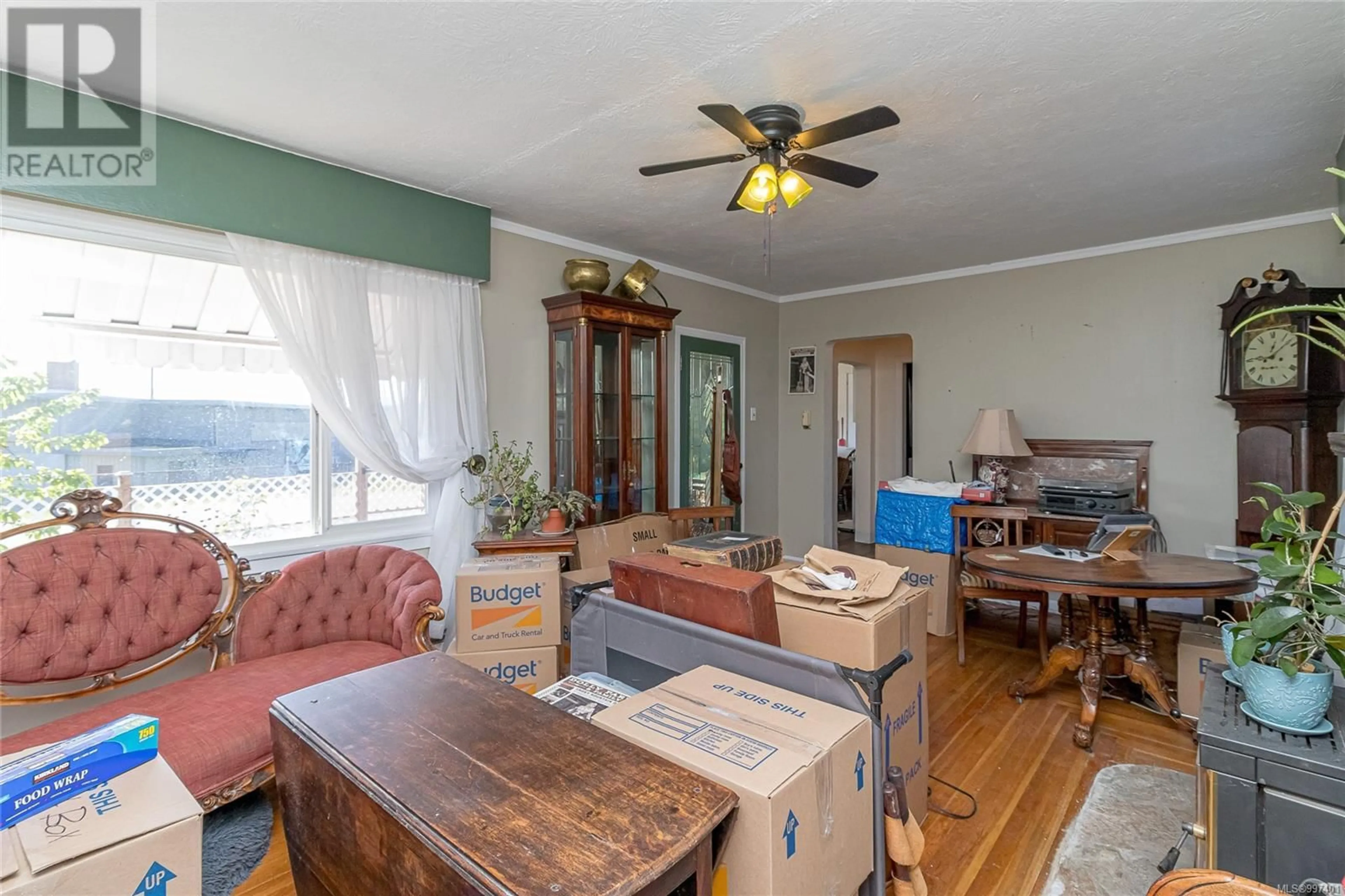 Living room with furniture, wood/laminate floor for 310 HAREWOOD ROAD, Nanaimo British Columbia V9R2Z2