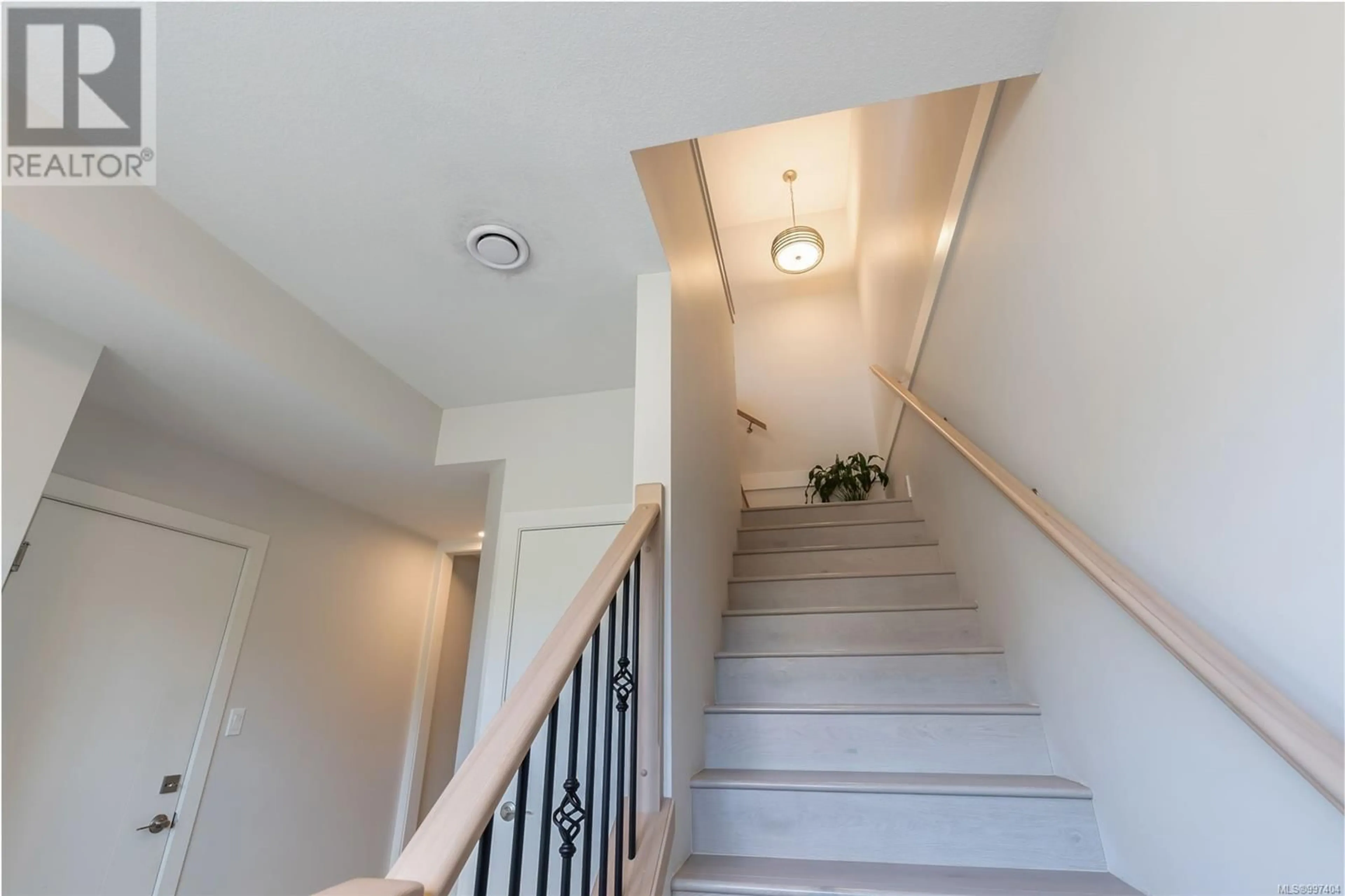 Stairs for 5799 LINLEY VALLEY DRIVE, Nanaimo British Columbia V9T0G6