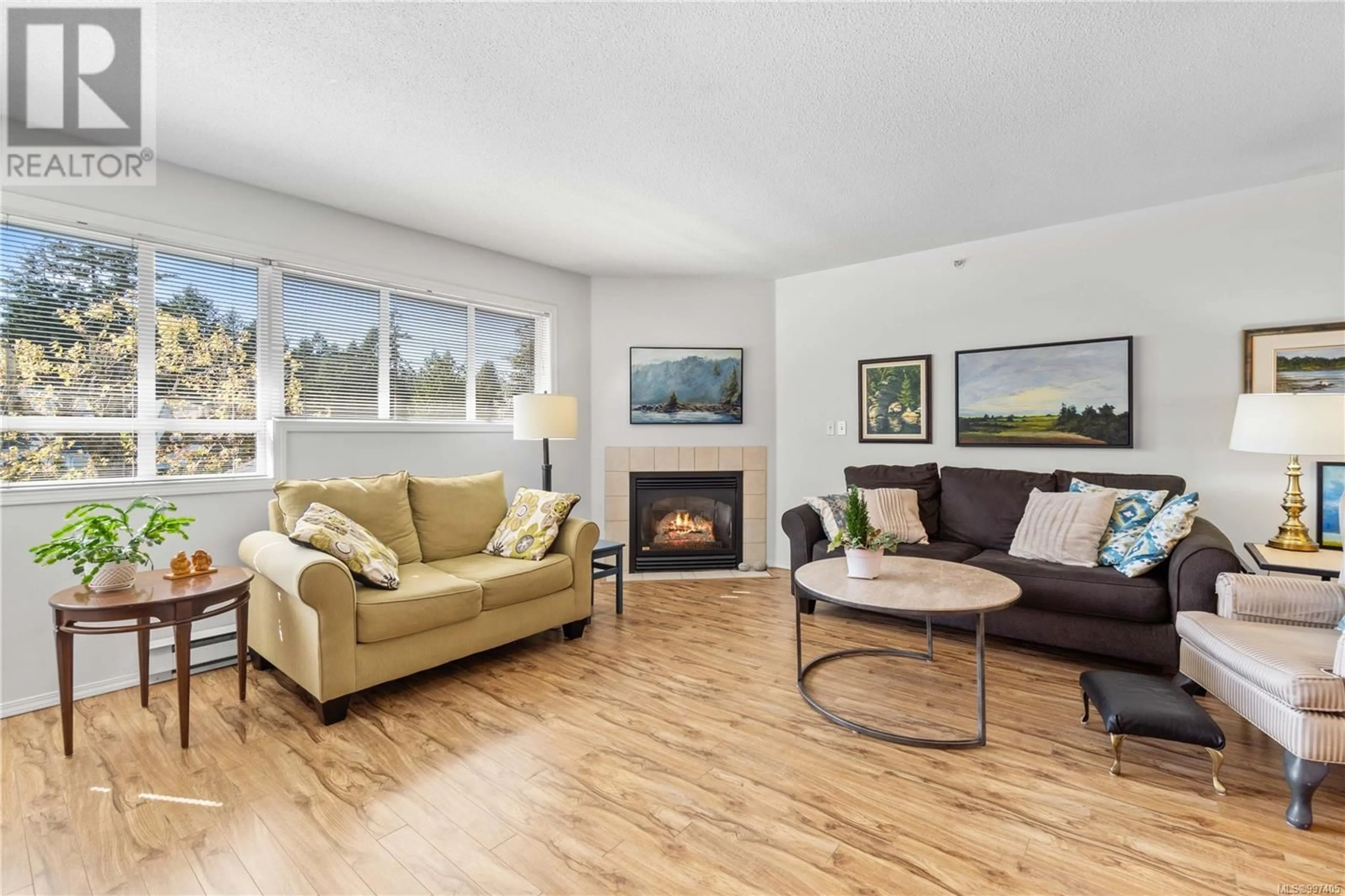 Living room with furniture, wood/laminate floor for 6002 CEDAR GROVE DRIVE, Nanaimo British Columbia V9T6G1