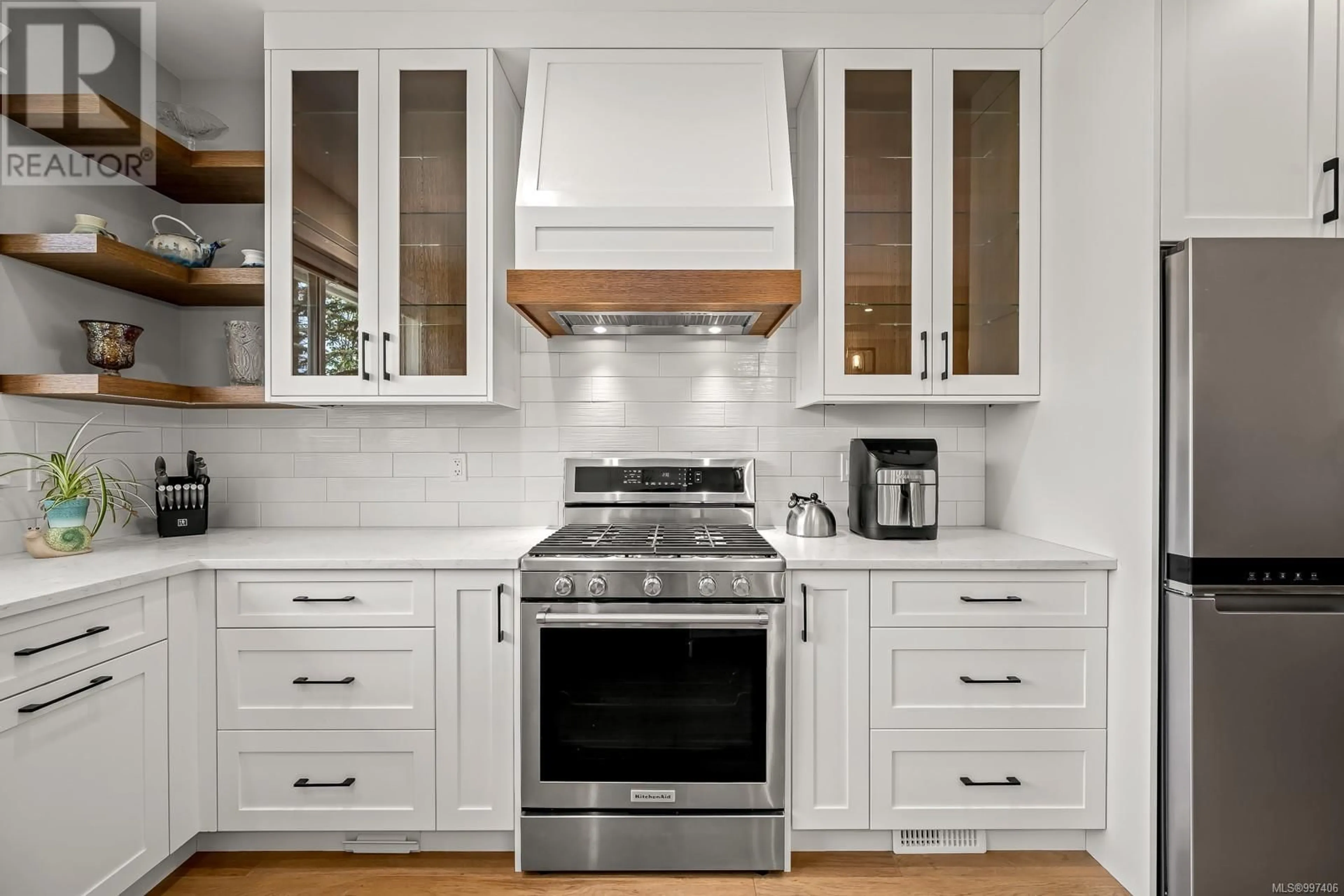 Contemporary kitchen, unknown for 1580 CROWN ISLE BOULEVARD, Courtenay British Columbia V9N0E3