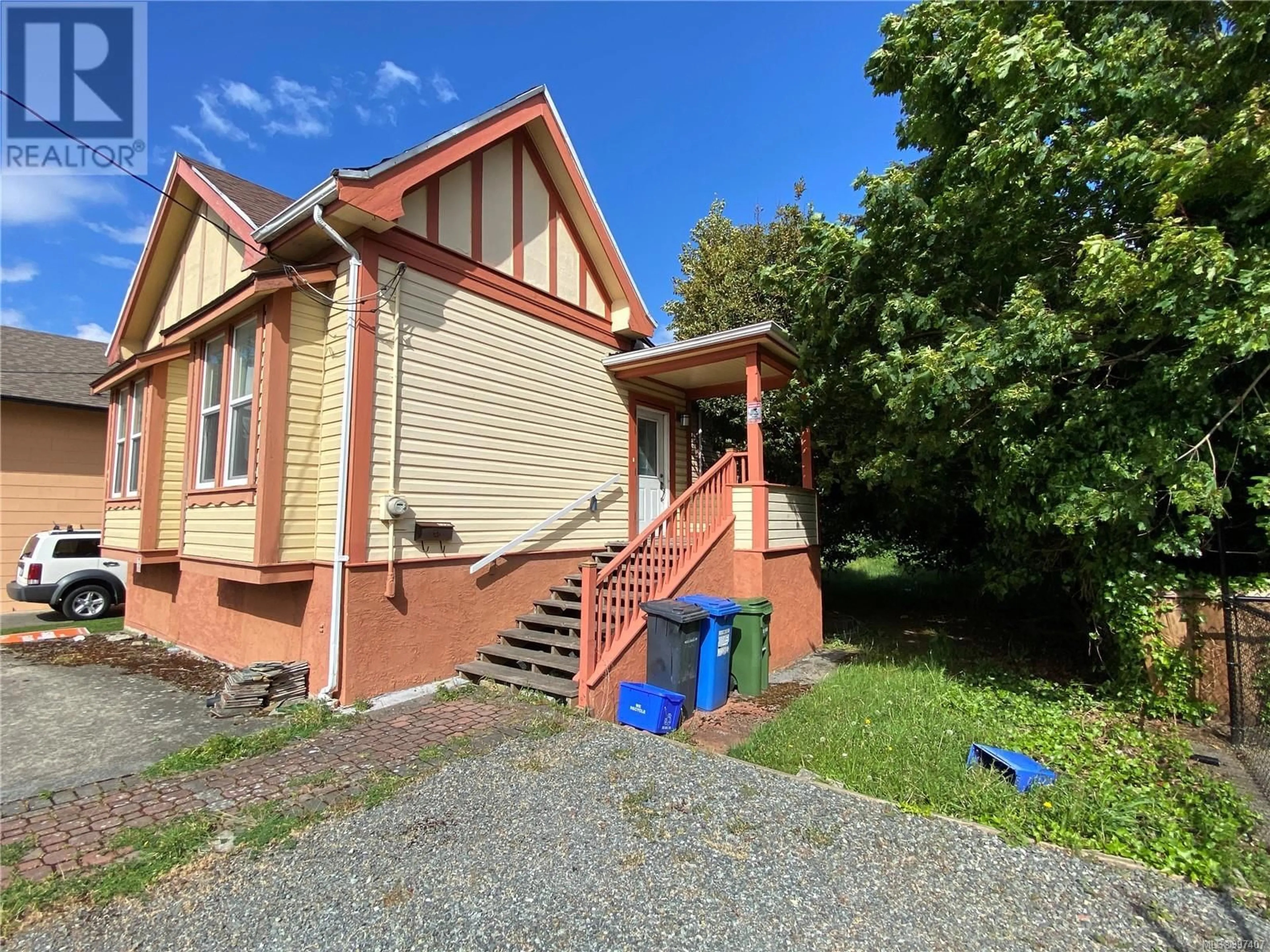 A pic from outside/outdoor area/front of a property/back of a property/a pic from drone, street for 1729 FOUL BAY ROAD, Oak Bay British Columbia V8R5A5