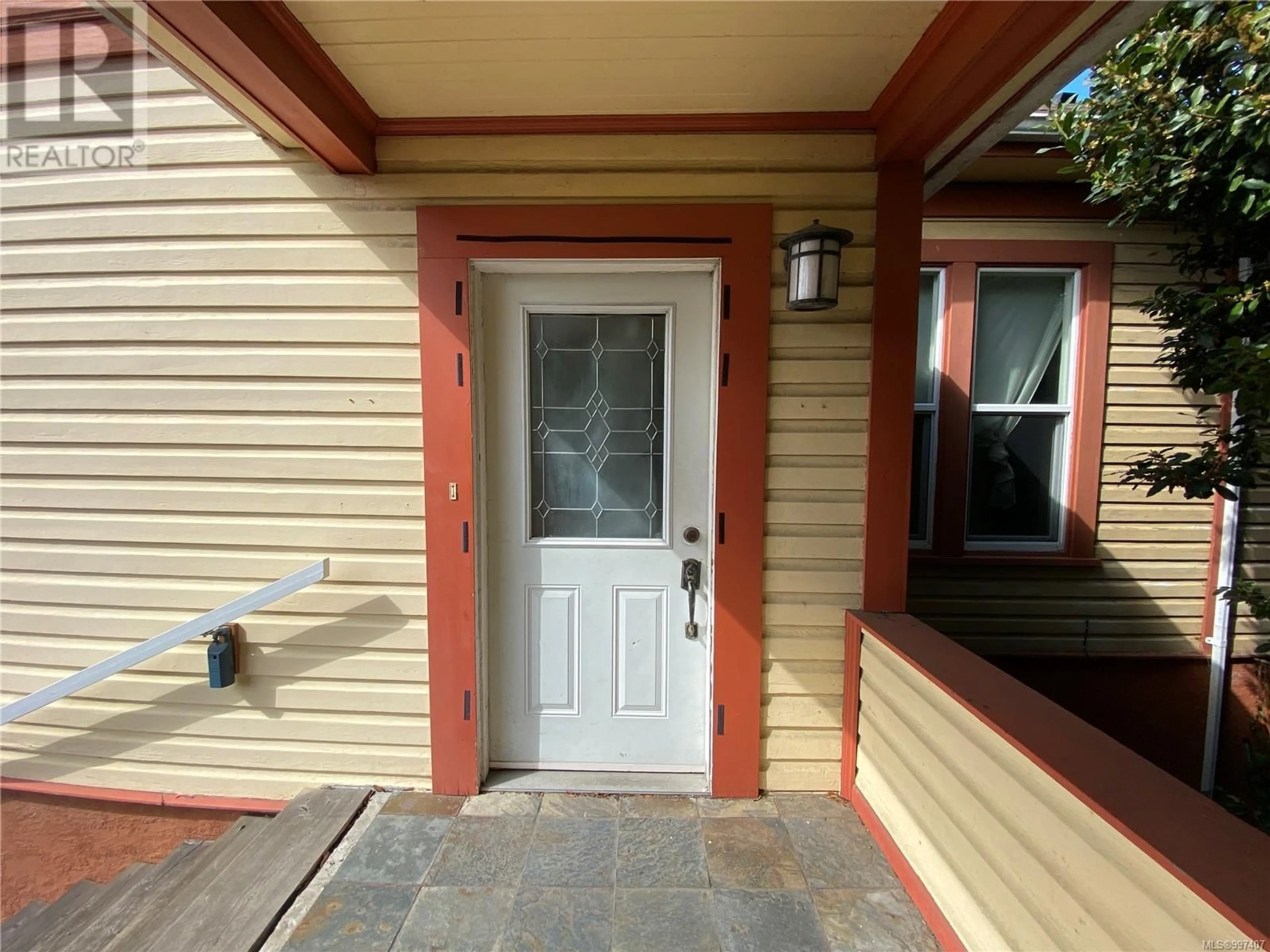 Indoor entryway for 1729 FOUL BAY ROAD, Oak Bay British Columbia V8R5A5