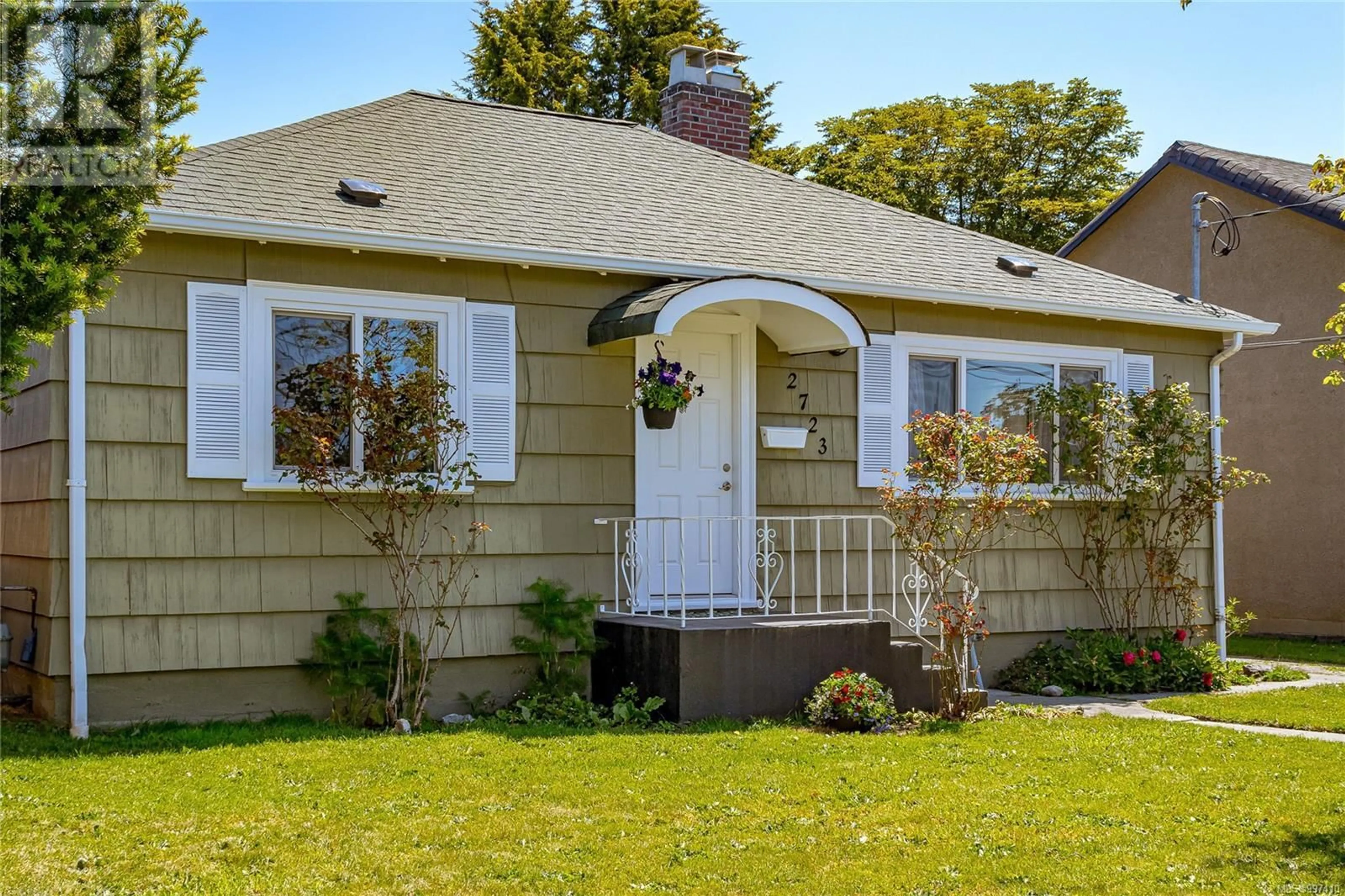 Home with vinyl exterior material, street for 2723 FOUL BAY ROAD, Oak Bay British Columbia V8R5B6