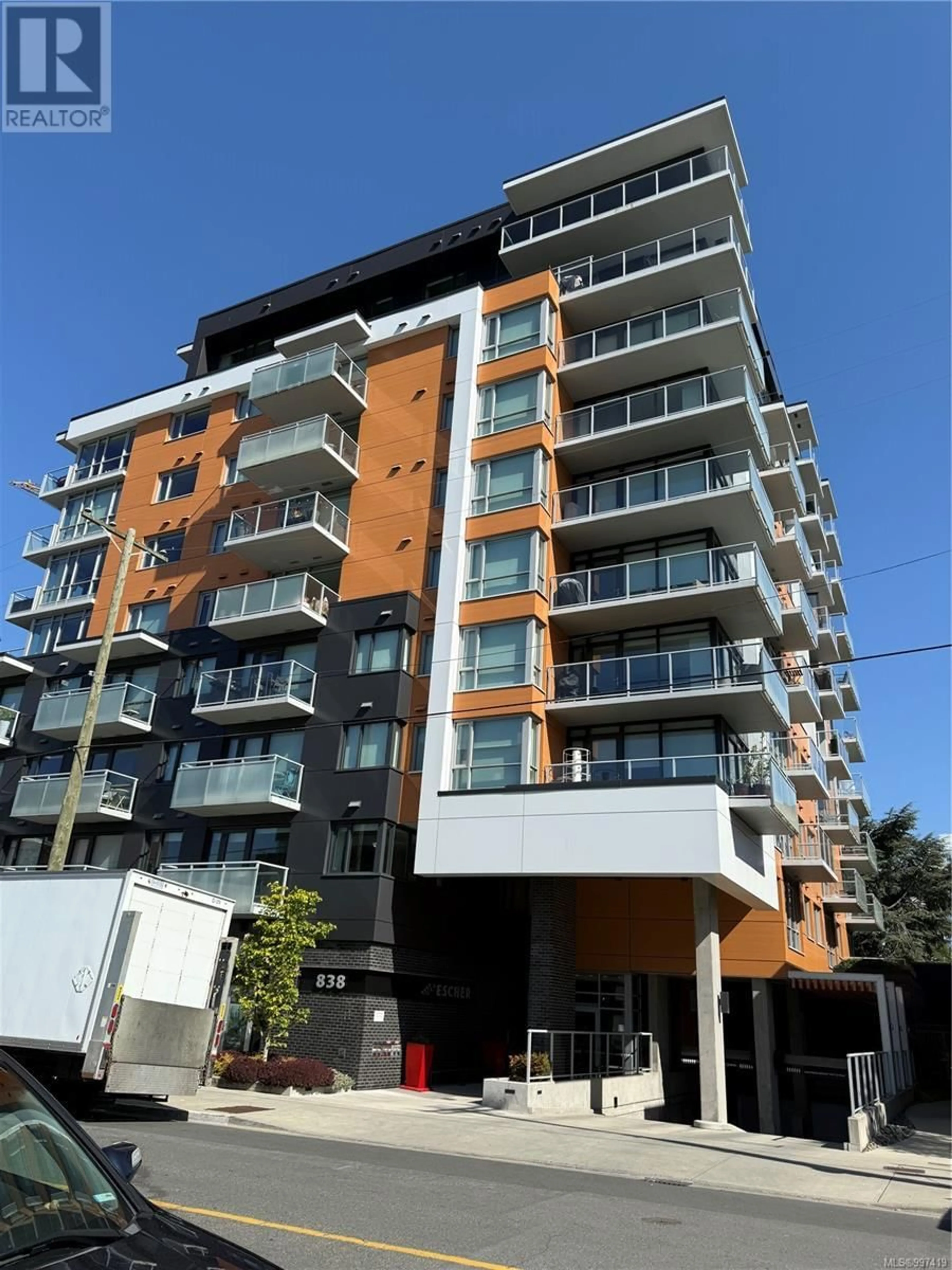 A pic from outside/outdoor area/front of a property/back of a property/a pic from drone, building for 403 - 838 BROUGHTON STREET, Victoria British Columbia V8W1E4