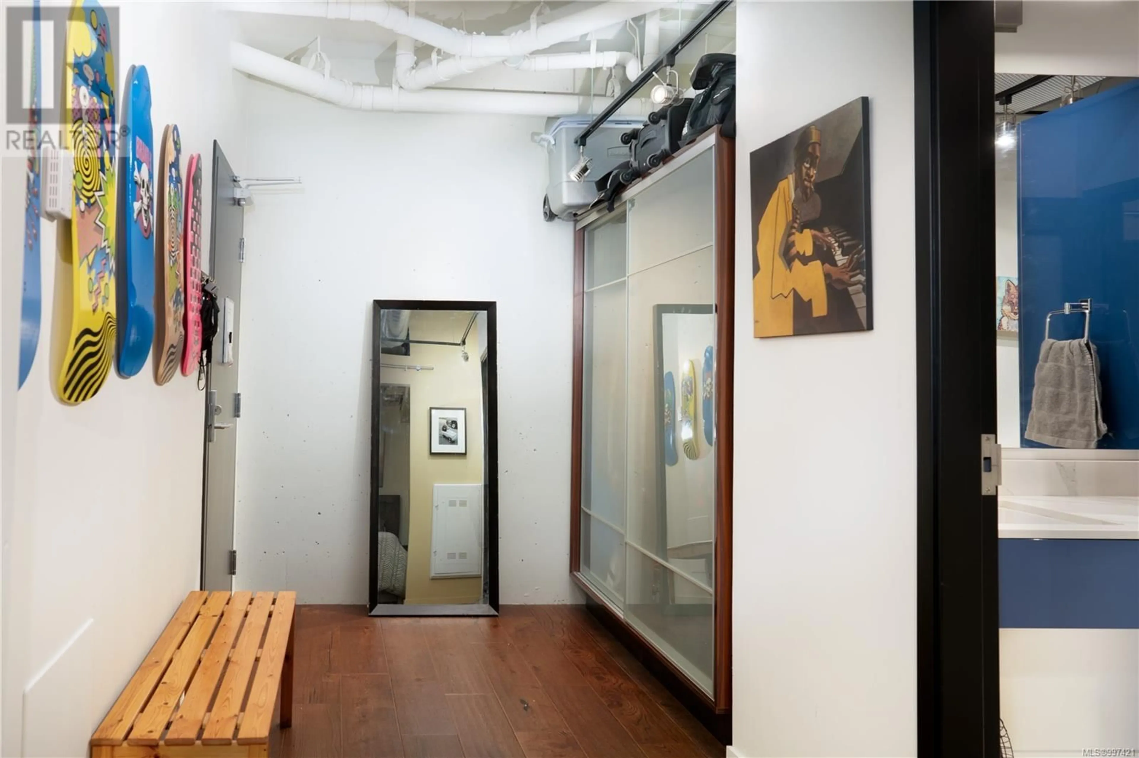 Indoor foyer for 216 - 1029 VIEW STREET, Victoria British Columbia V8V0C9