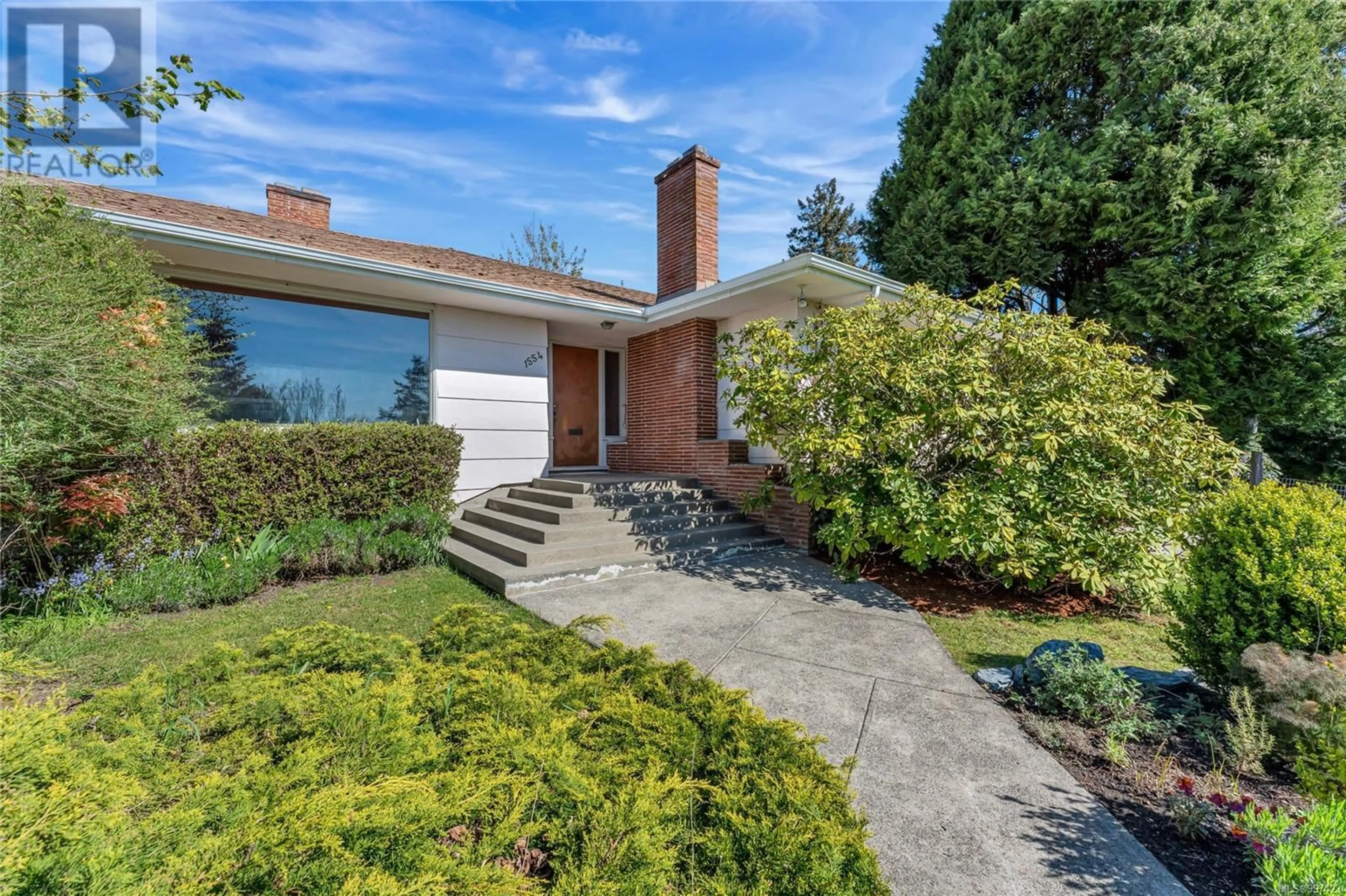 Home with brick exterior material, street for 1554 MONTGOMERY AVENUE, Victoria British Columbia V8S1T4