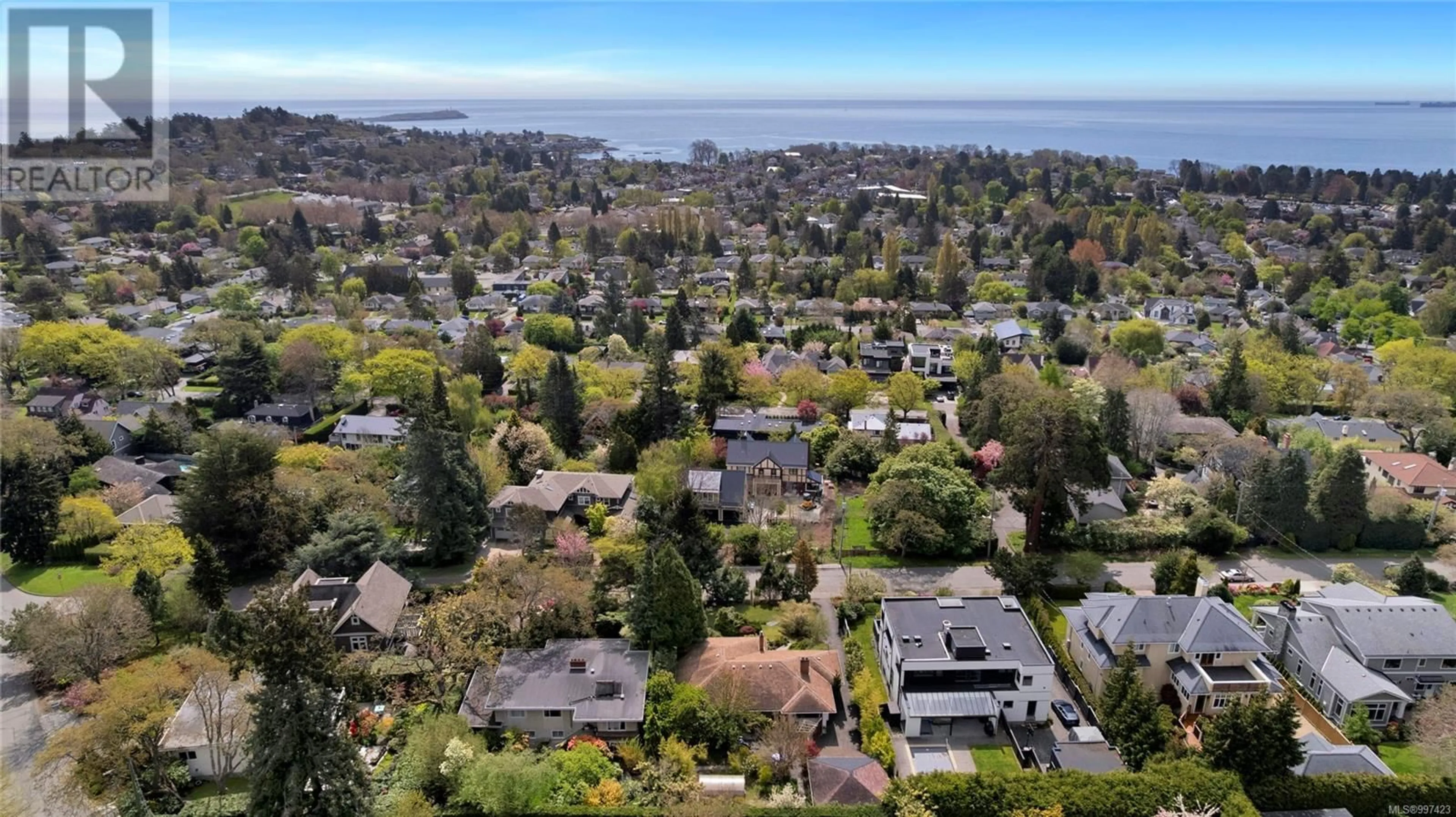 A pic from outside/outdoor area/front of a property/back of a property/a pic from drone, water/lake/river/ocean view for 1554 MONTGOMERY AVENUE, Victoria British Columbia V8S1T4