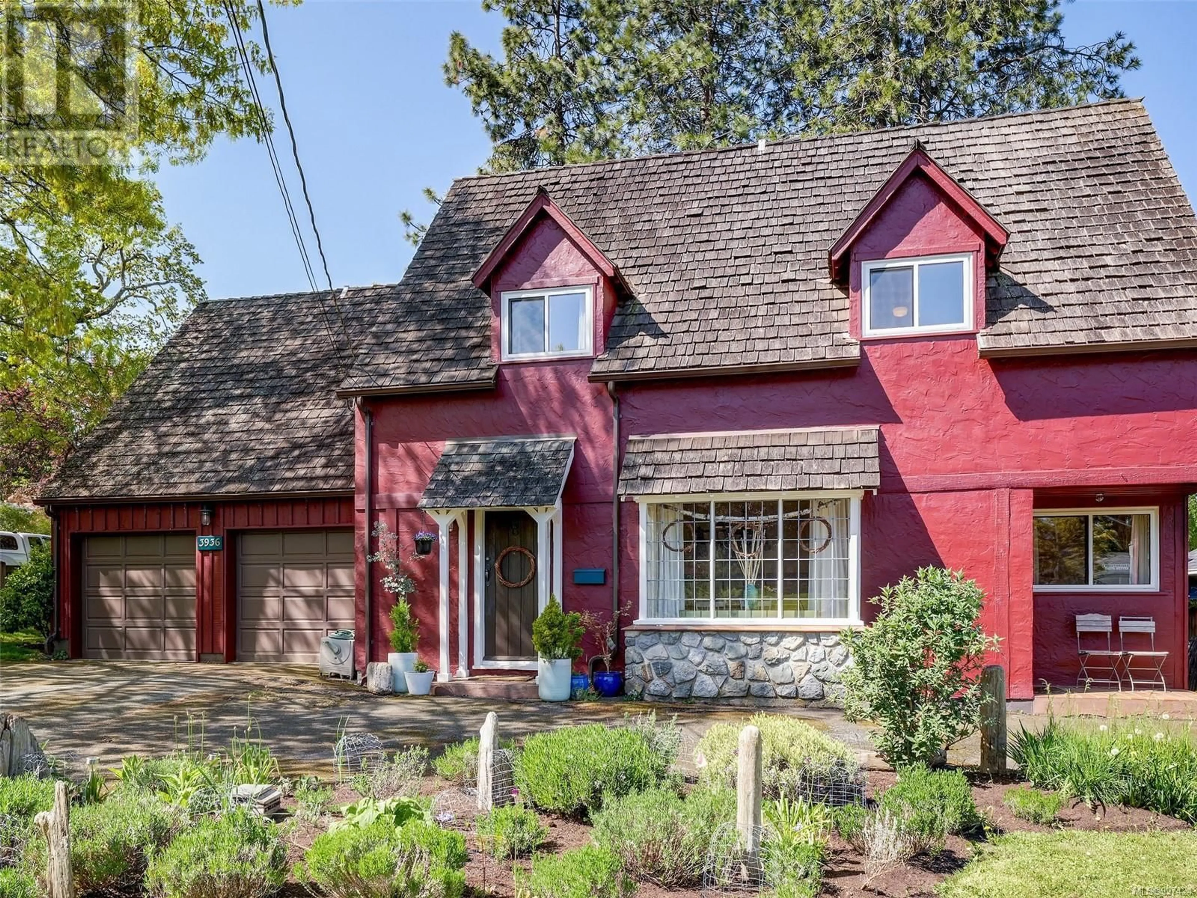Home with brick exterior material, street for 3936 BRAEFOOT ROAD, Saanich British Columbia V8P3T2