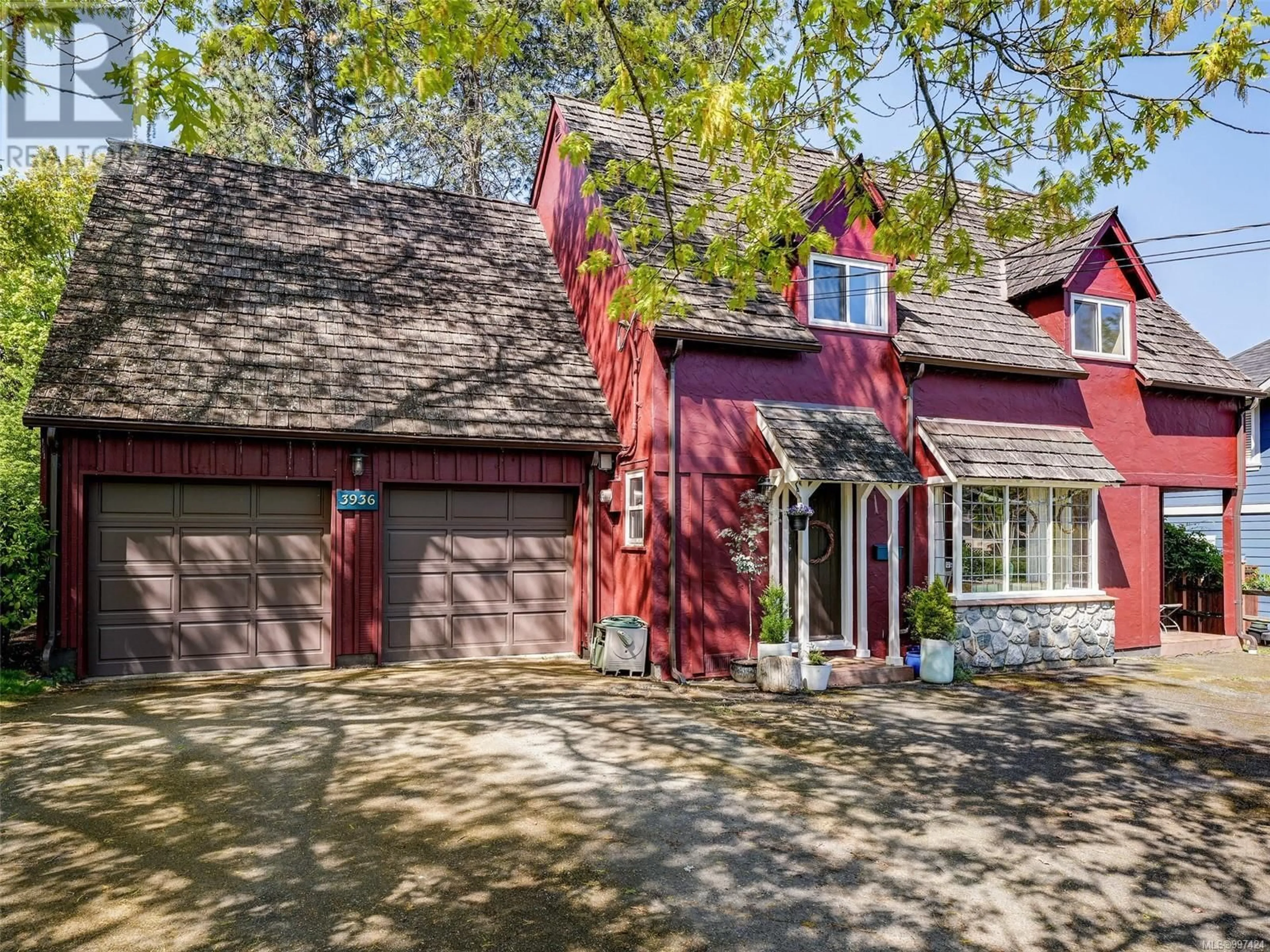 Home with brick exterior material, street for 3936 BRAEFOOT ROAD, Saanich British Columbia V8P3T2
