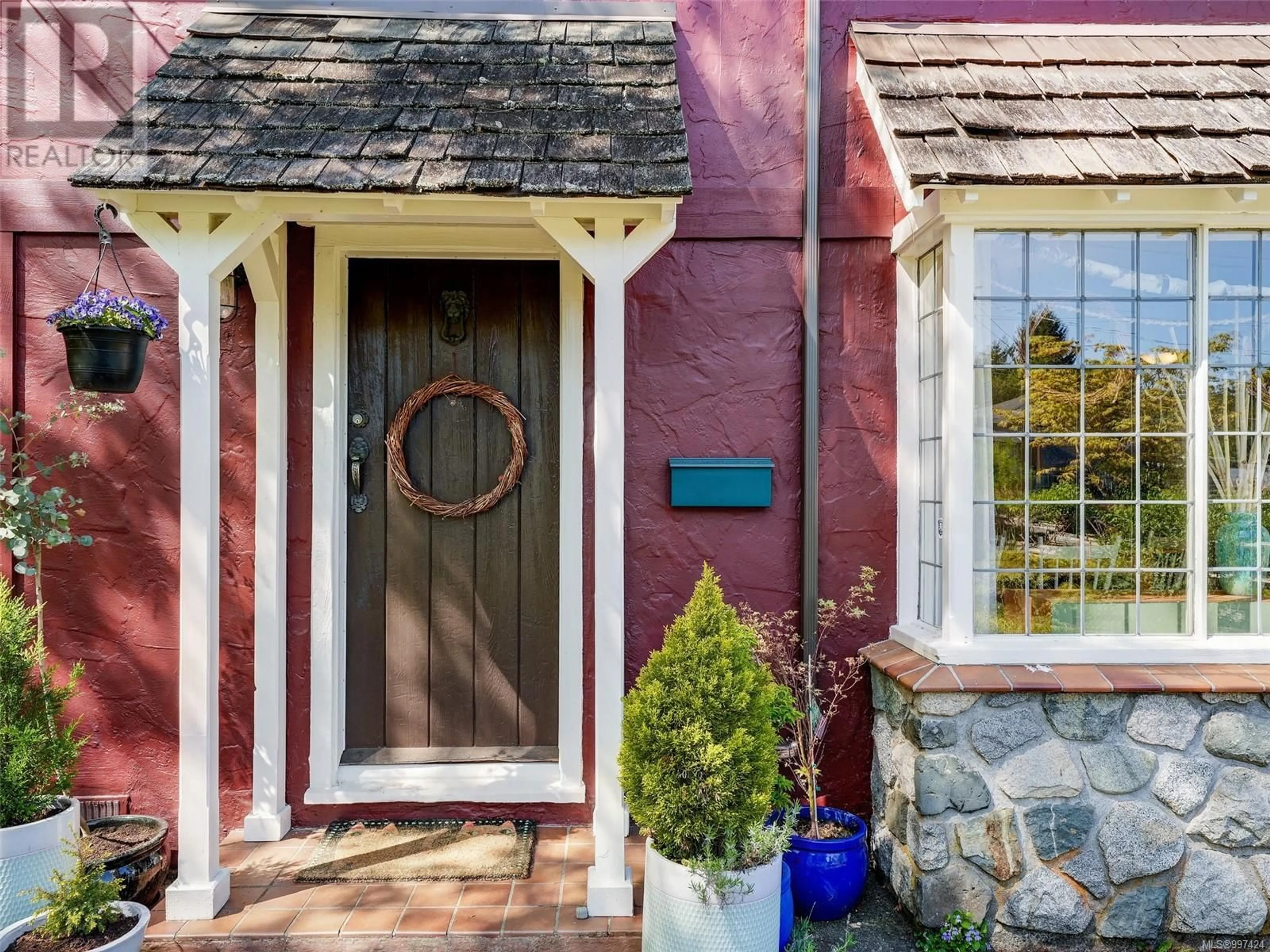 Indoor entryway for 3936 BRAEFOOT ROAD, Saanich British Columbia V8P3T2