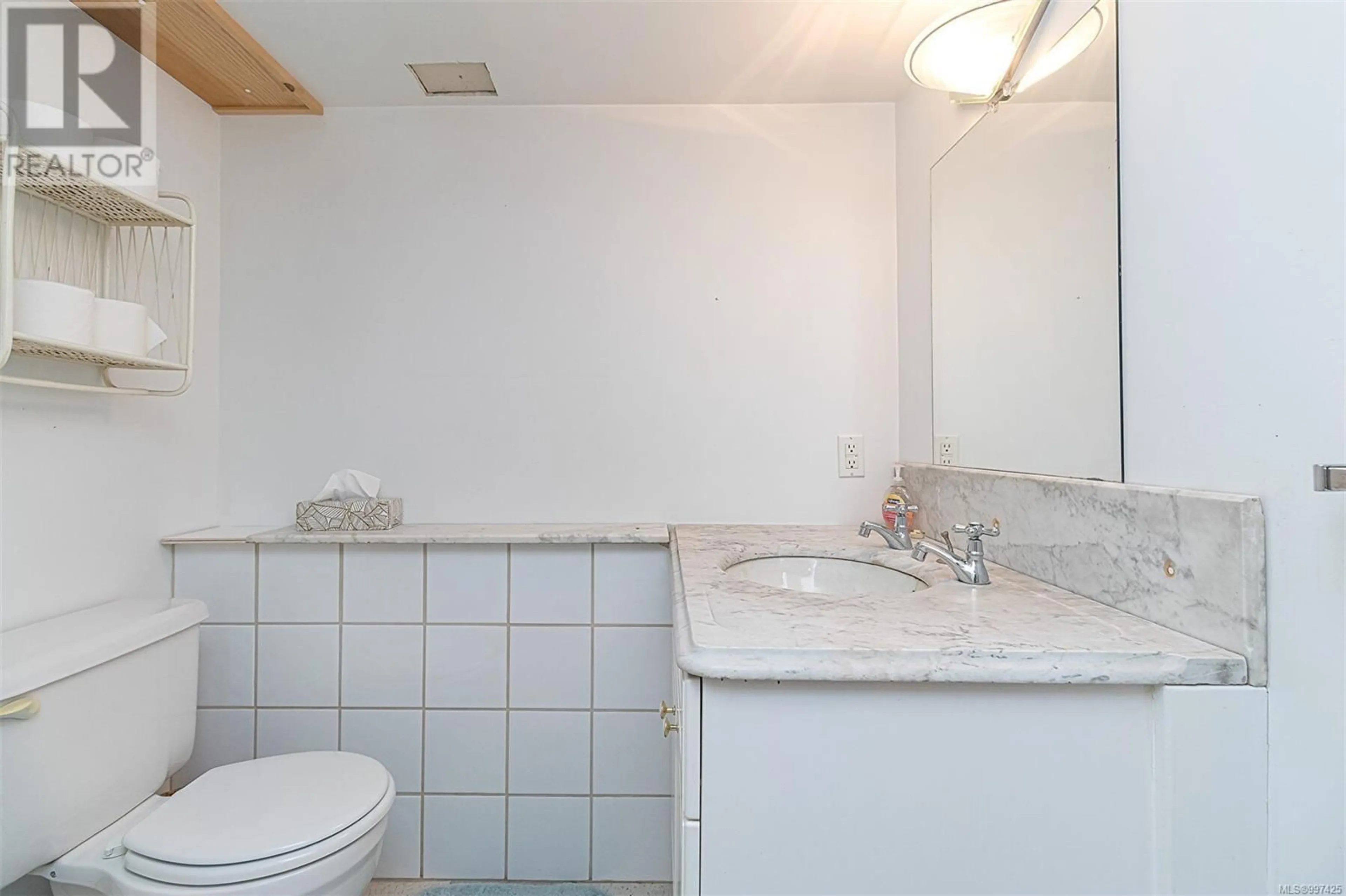 Standard bathroom, unknown for 865 ST. PATRICK STREET, Oak Bay British Columbia V8S4X7