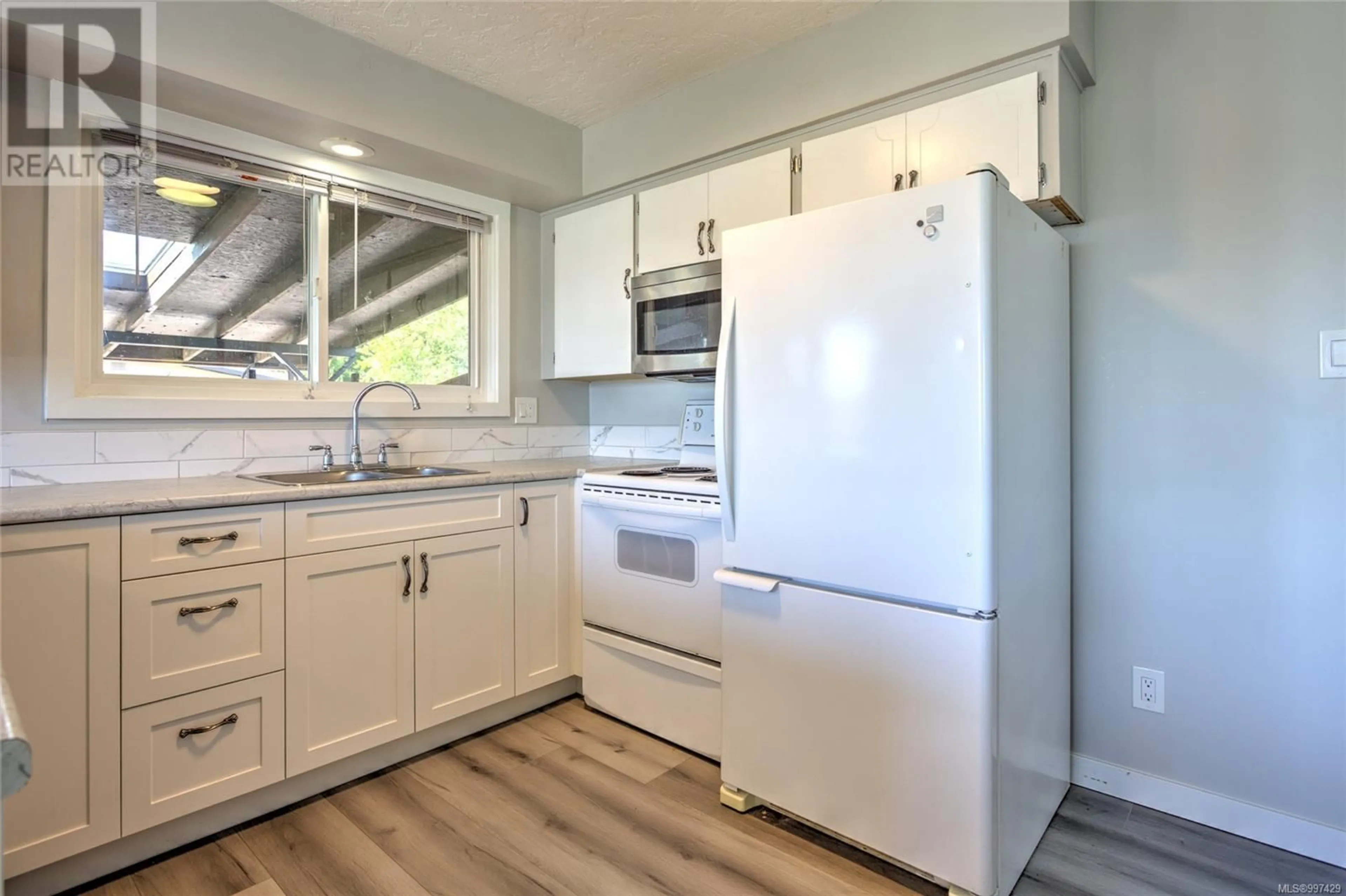 Standard kitchen, unknown for 8054 BERTHA STREET, Crofton British Columbia V0R1R0
