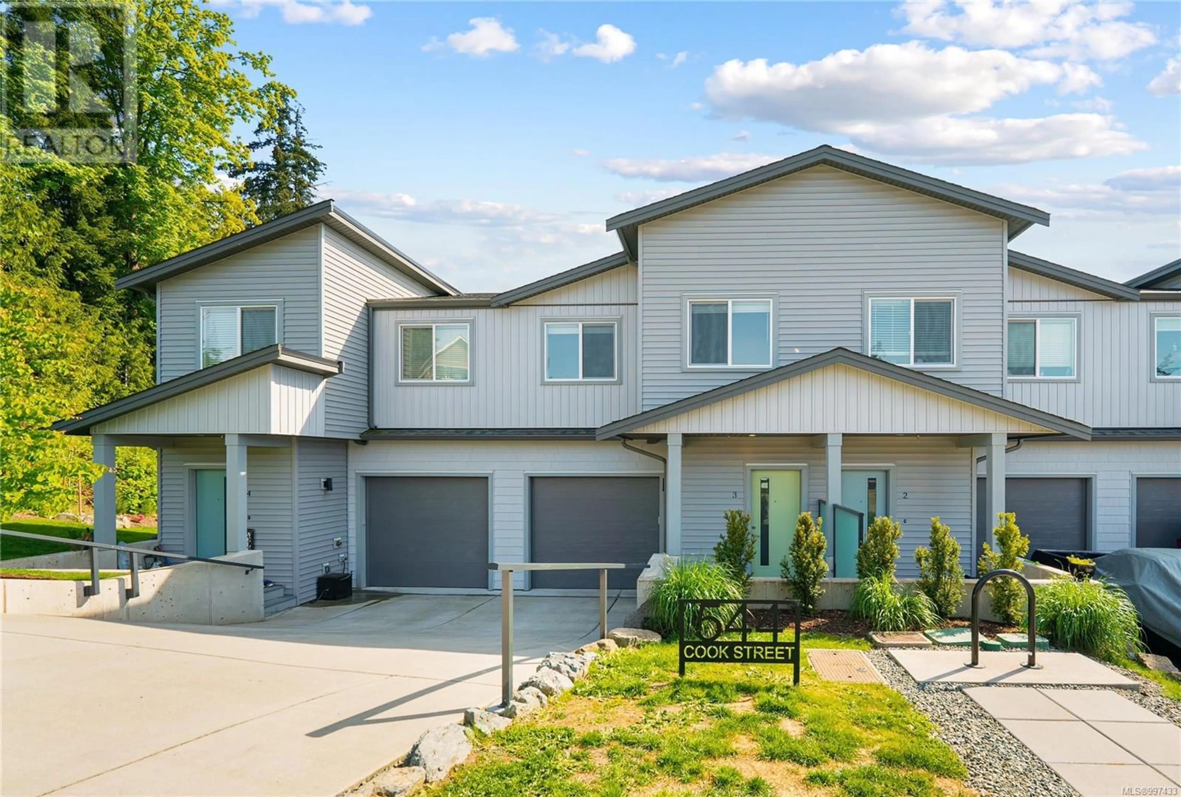 Home with vinyl exterior material, street for 3 - 544 COOK STREET, Ladysmith British Columbia V9G1P8