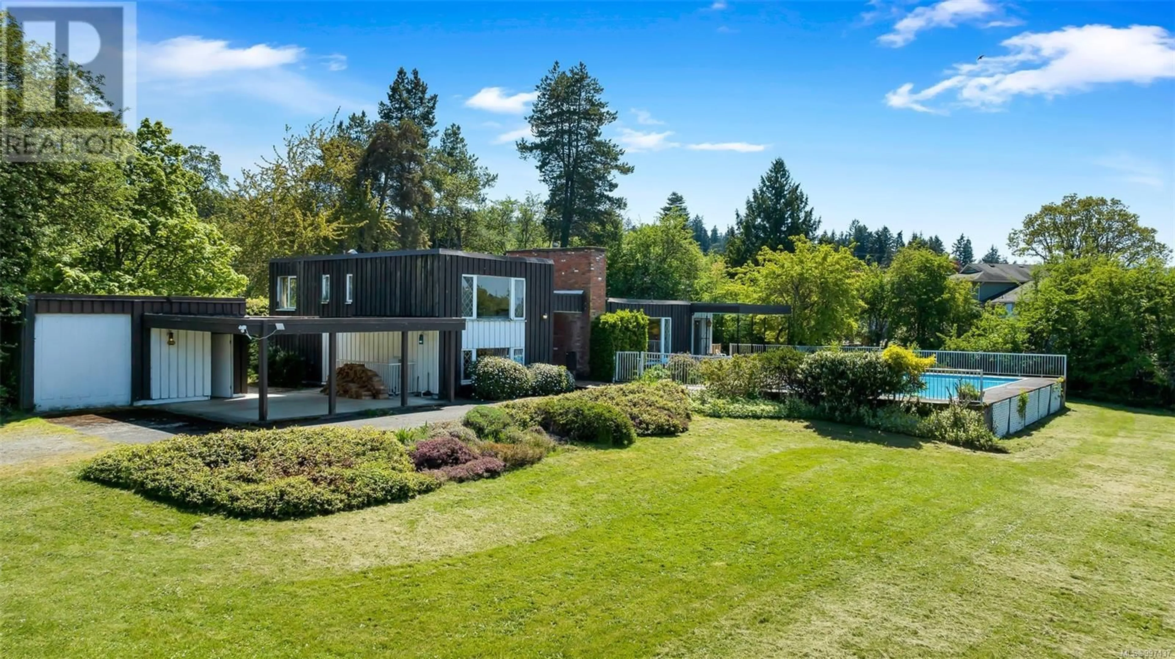 A pic from outside/outdoor area/front of a property/back of a property/a pic from drone, unknown for 6364 DEYKIN AVENUE, Duncan British Columbia V9L5R2