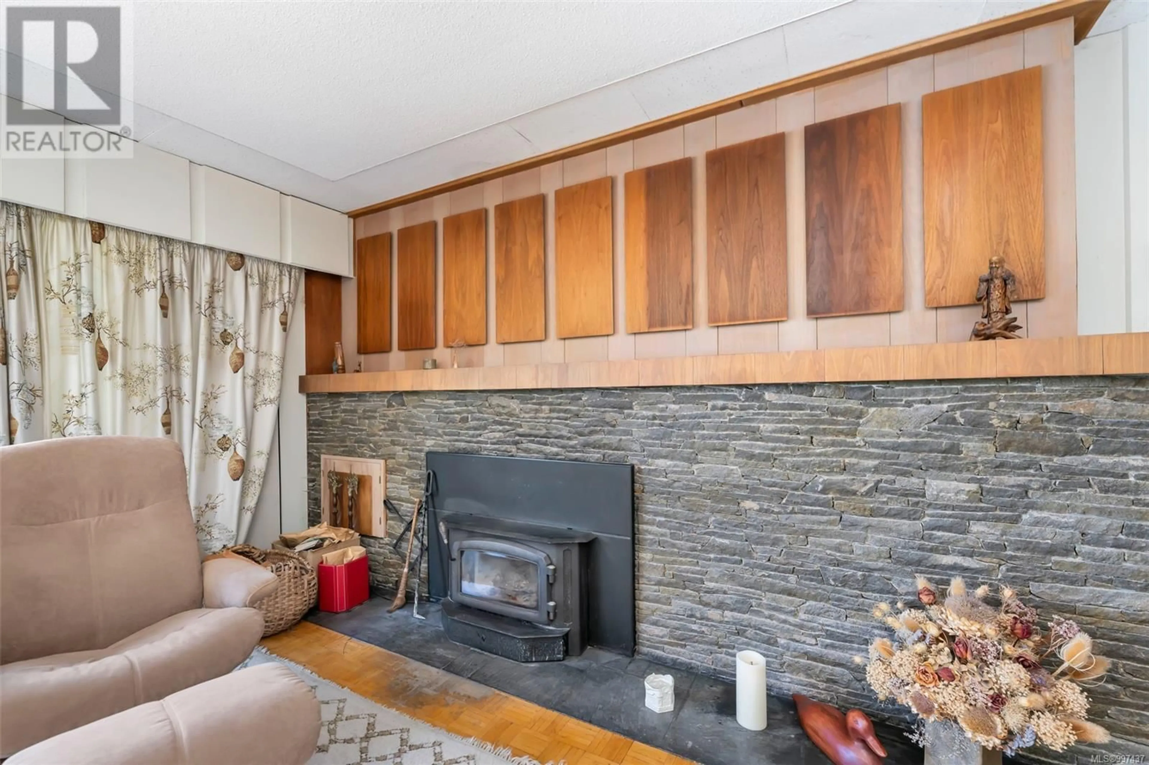 Living room with furniture, unknown for 6364 DEYKIN AVENUE, Duncan British Columbia V9L5R2