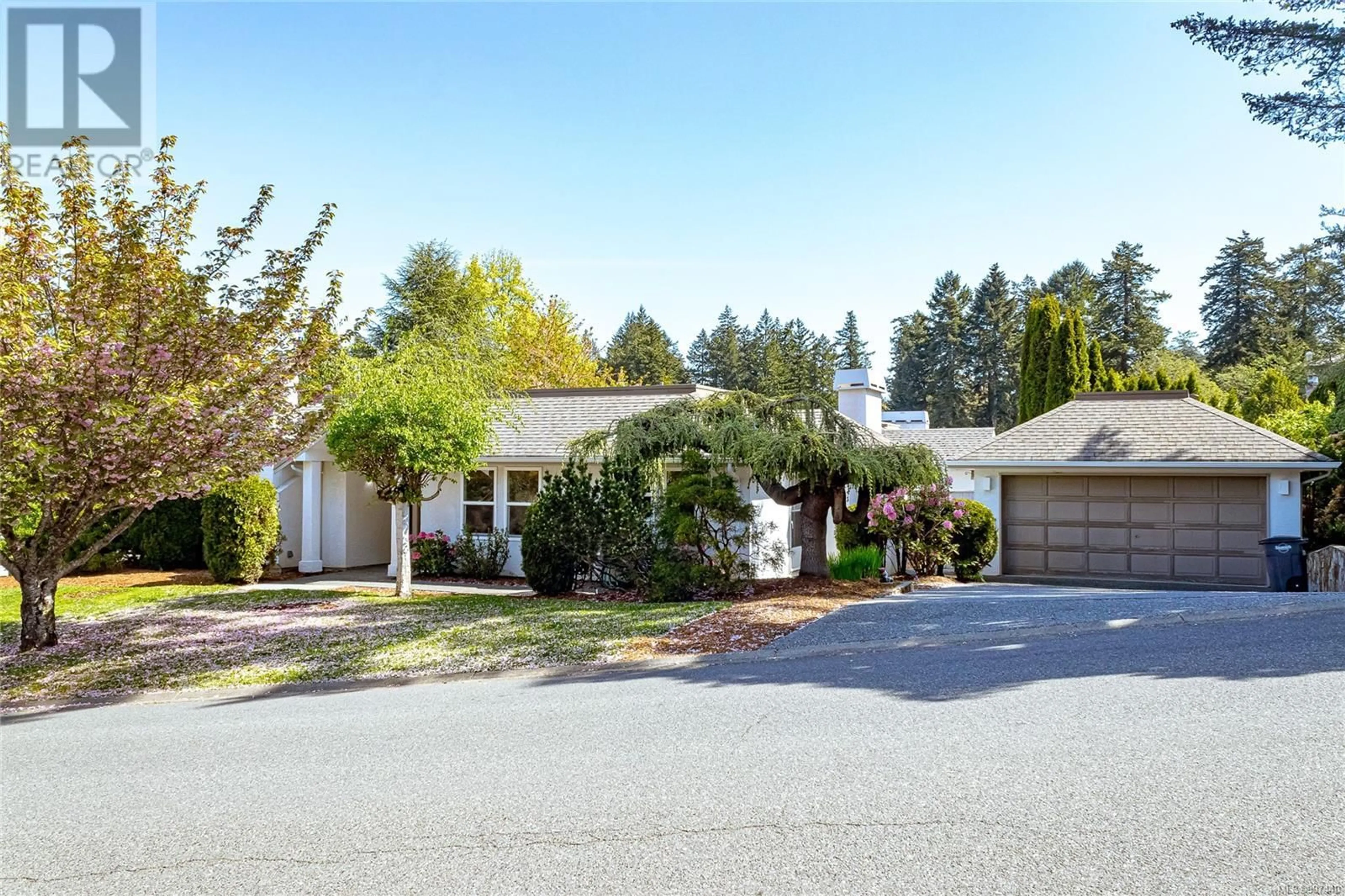 Unknown for 1096 VALEWOOD TRAIL, Saanich British Columbia V8X5E3
