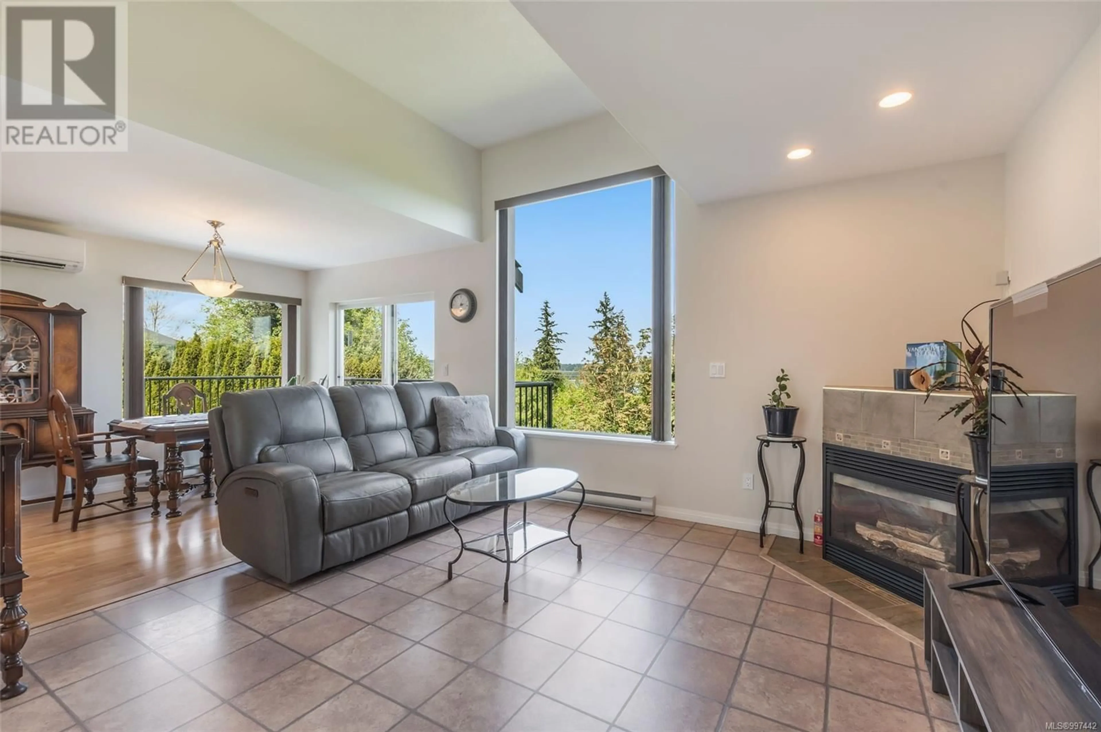 Living room with furniture, ceramic/tile floor for 523 LOUISE ROAD, Ladysmith British Columbia V9G1W7