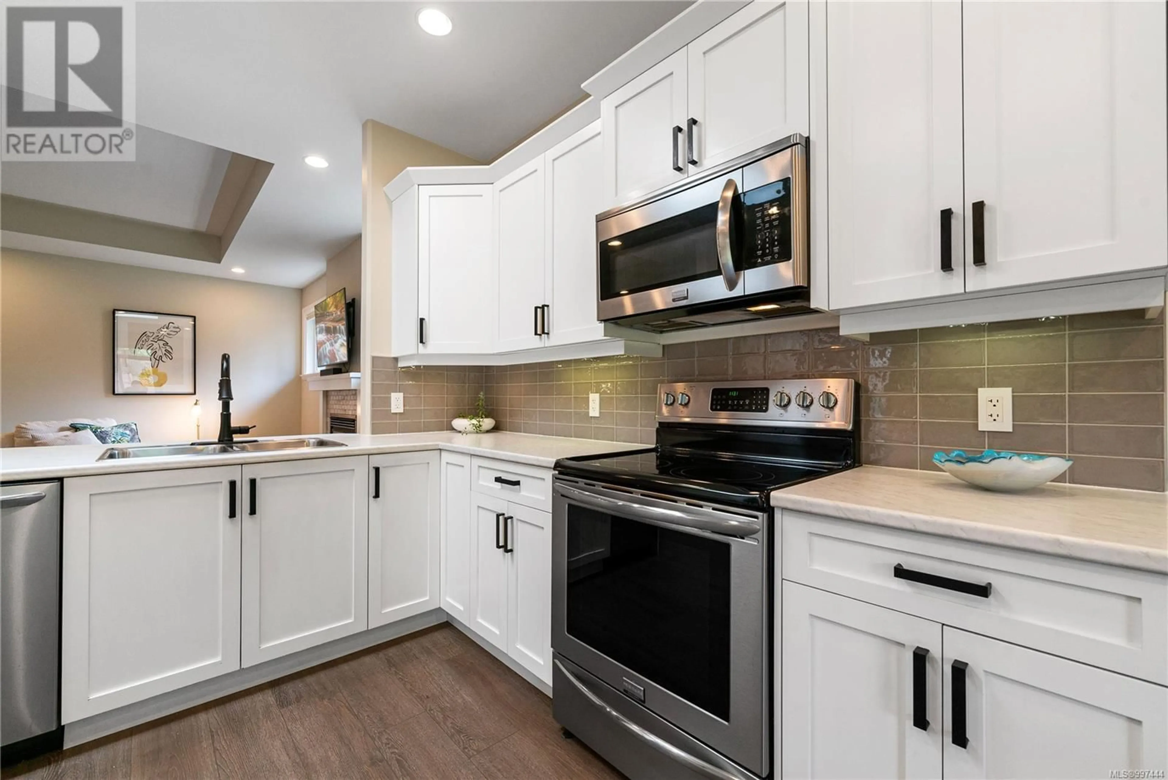 Open concept kitchen, ceramic/tile floor for 153 STAMP WAY, Nanaimo British Columbia V9T3E2