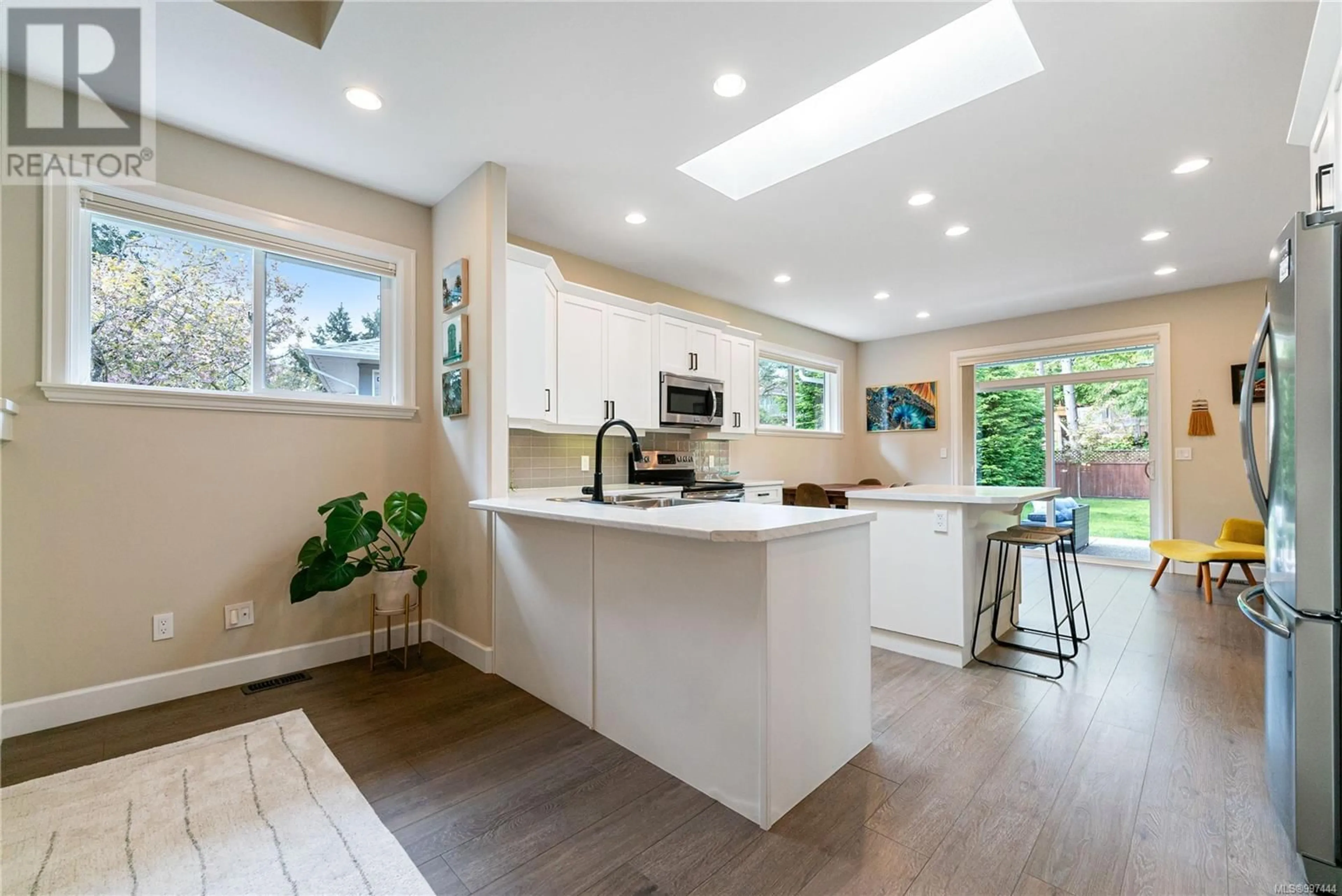 Open concept kitchen, unknown for 153 STAMP WAY, Nanaimo British Columbia V9T3E2