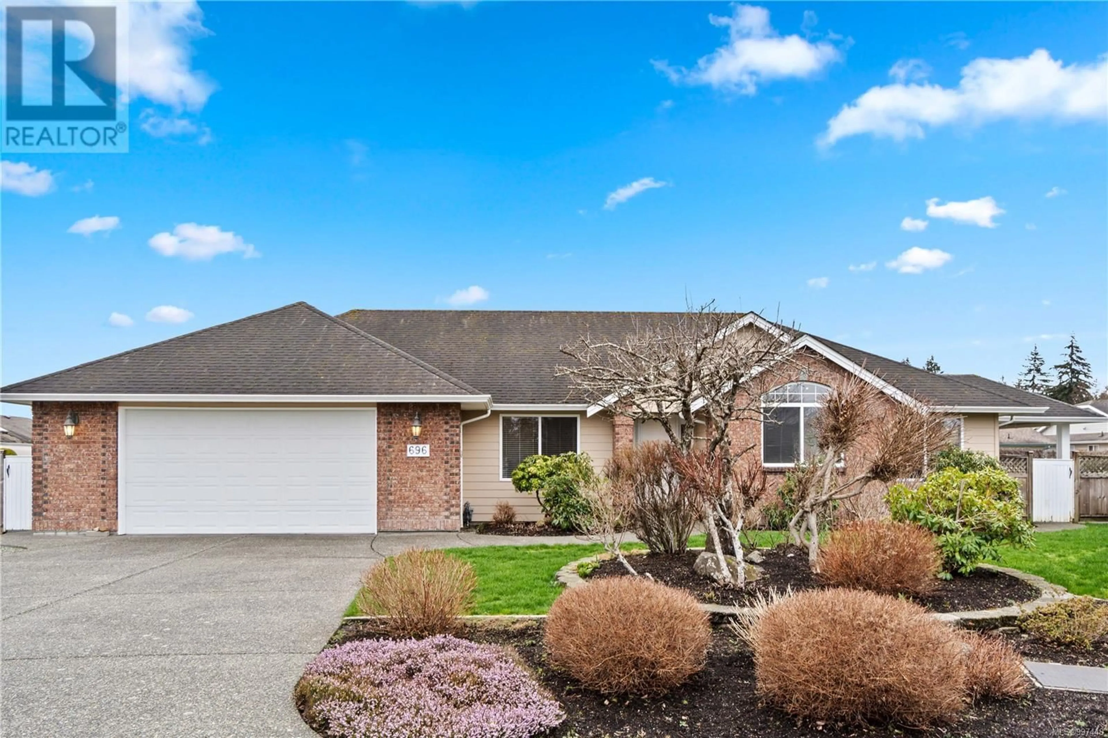 Home with vinyl exterior material, street for 696 LYNX PLACE, Qualicum Beach British Columbia V9K2P3