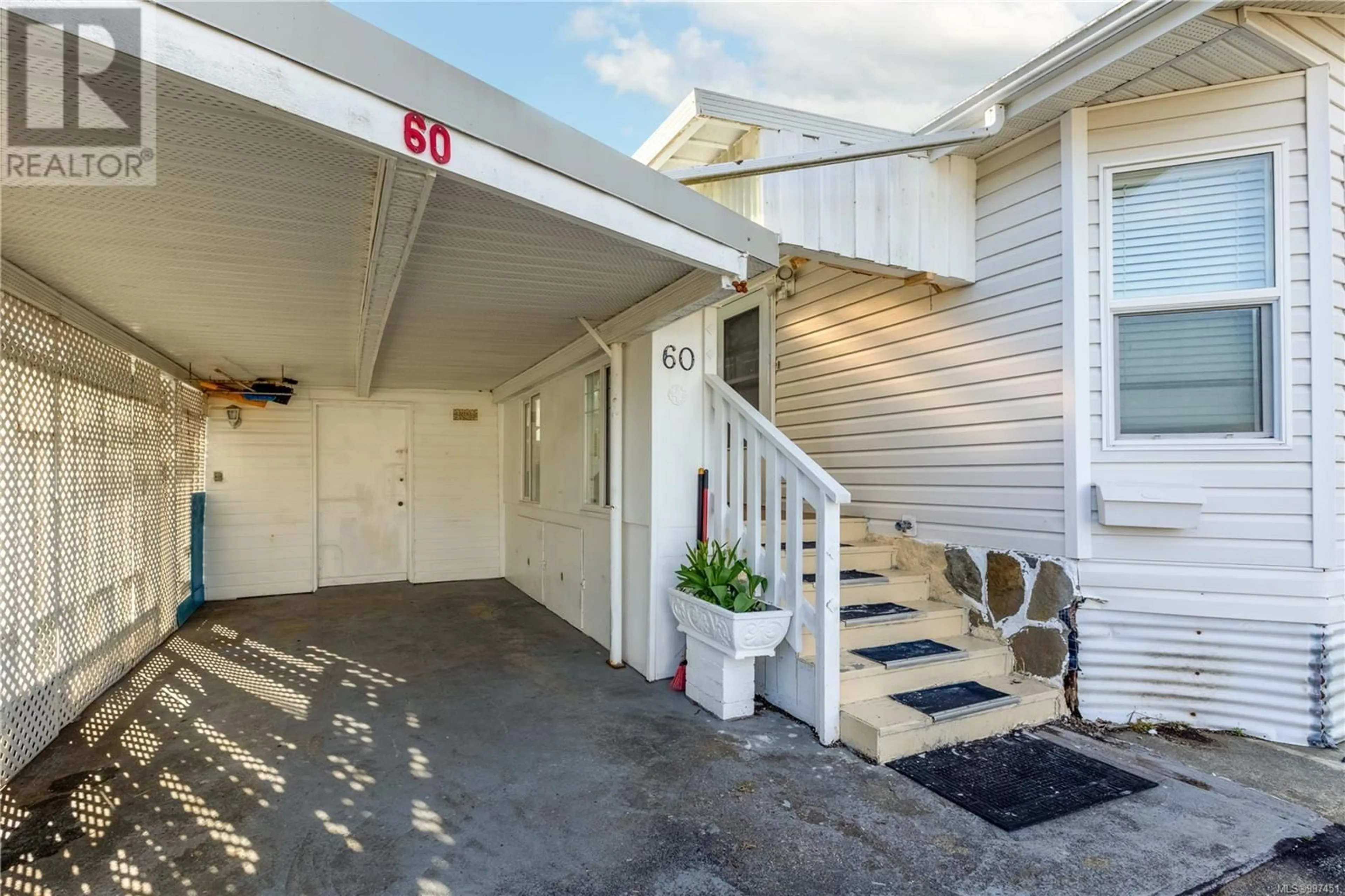 Indoor entryway for 60 - 1240 WILKINSON ROAD, Comox British Columbia V9M3X8