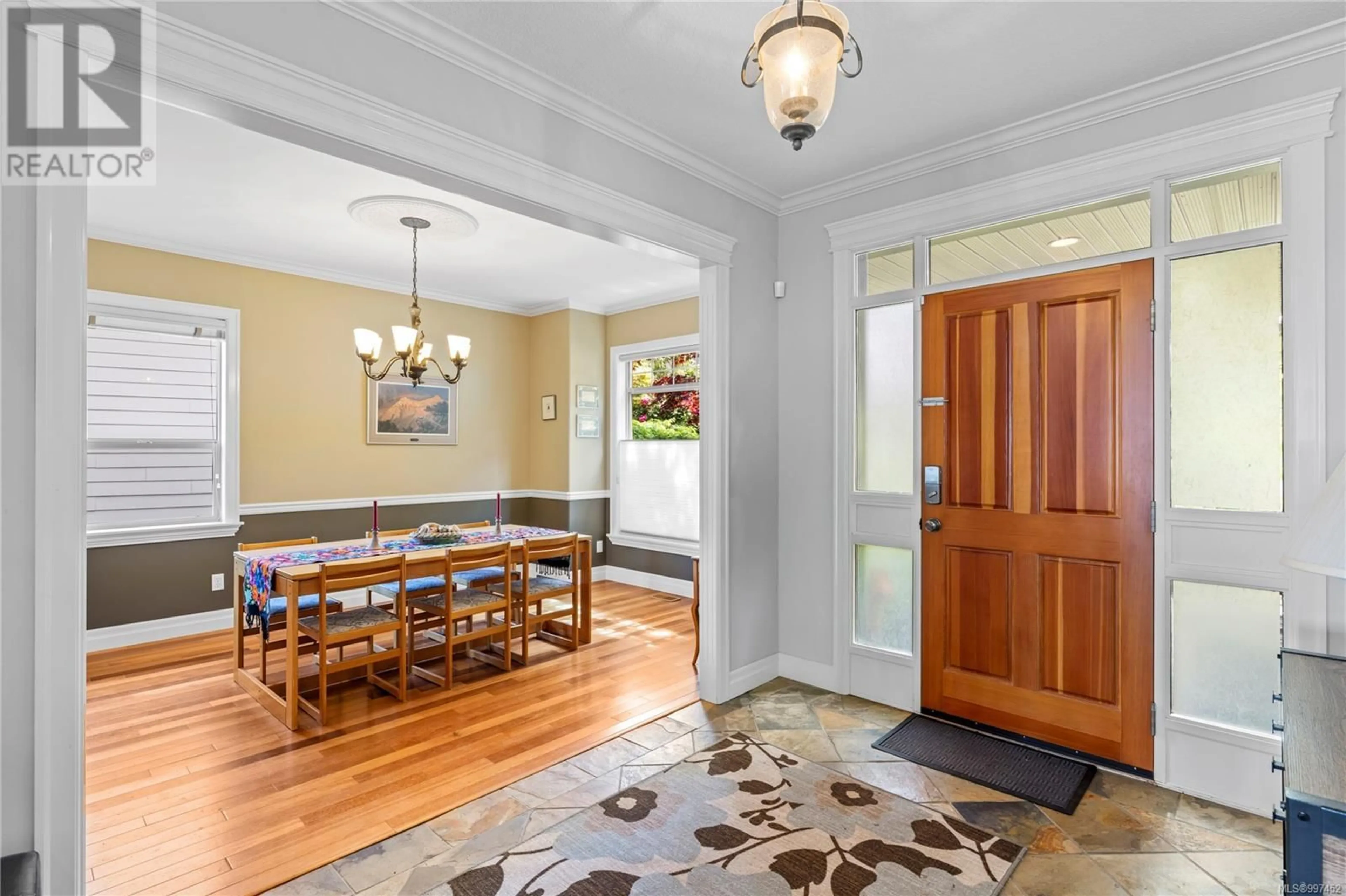 Indoor foyer for 6514 GERKE PLACE, Nanaimo British Columbia V9V1V8