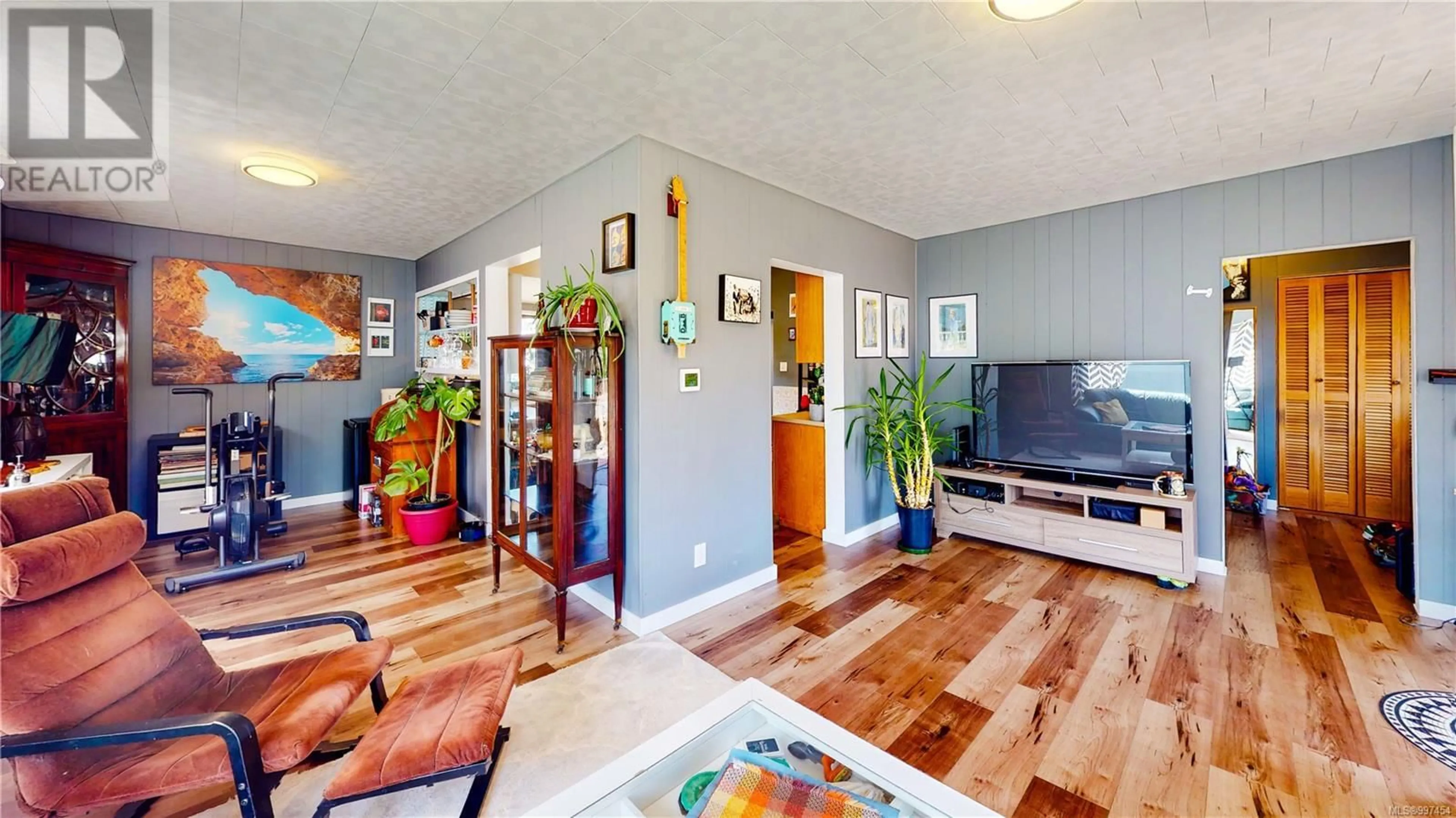 Living room with furniture, wood/laminate floor for 2808 4TH AVENUE, Port Alberni British Columbia V9Y2C3